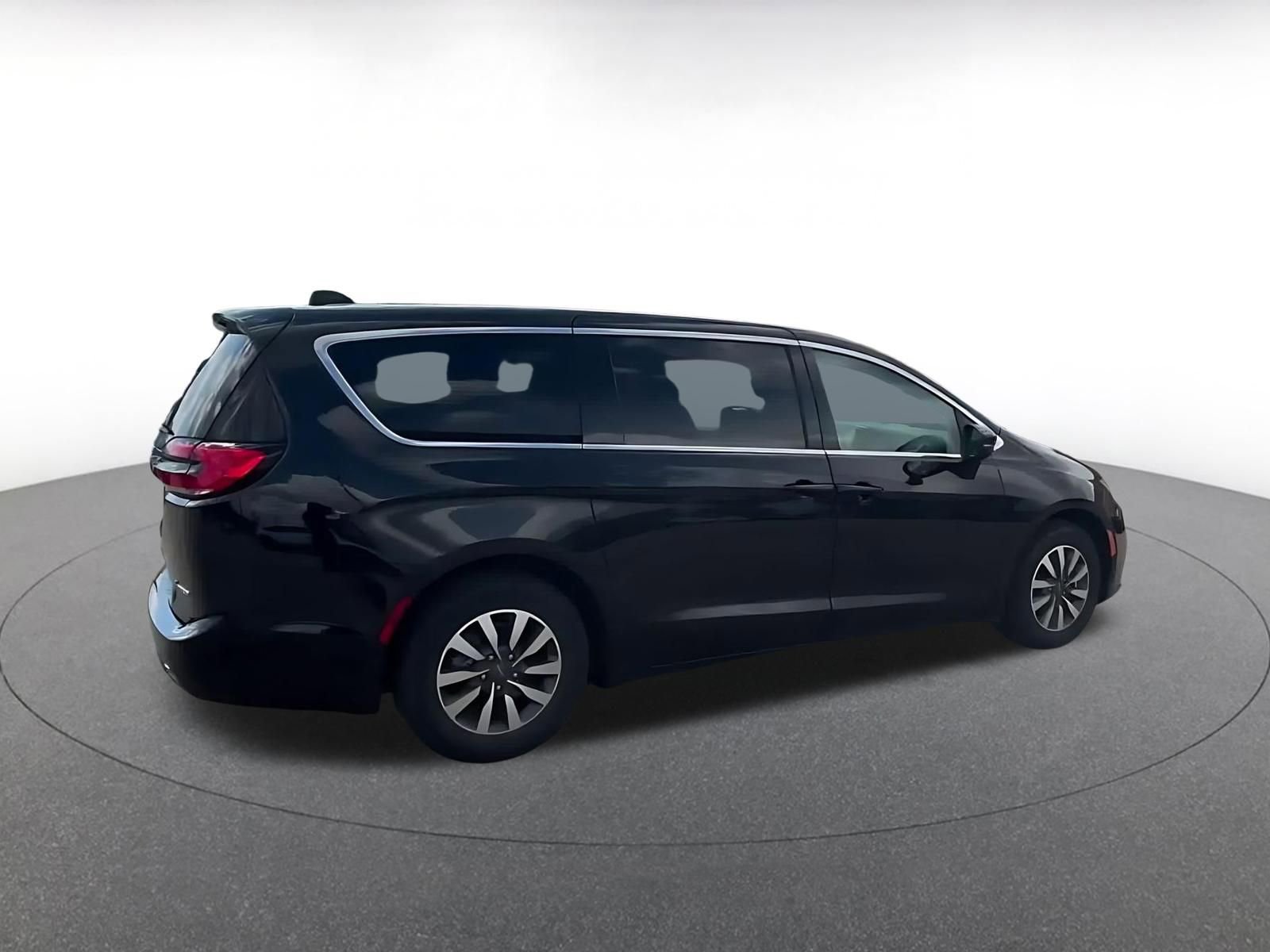 Thumbnail: 2023 Chrysler Pacifica - 14