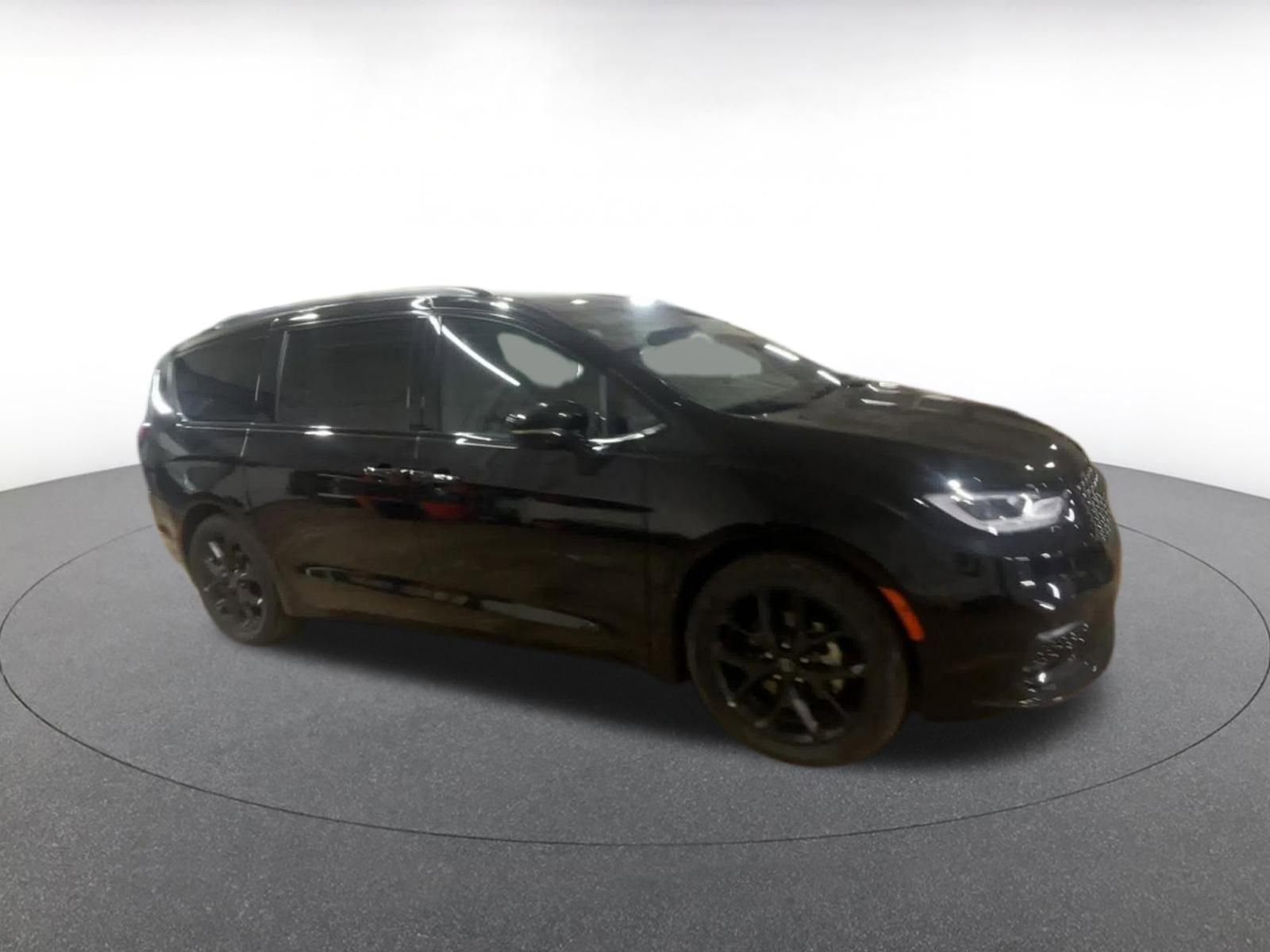 Thumbnail: 2025 Chrysler Pacifica - 2