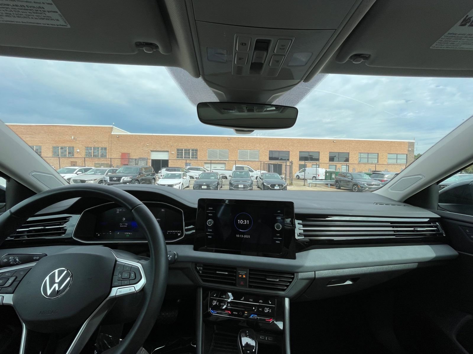 Thumbnail: 2025 Volkswagen Jetta - 32