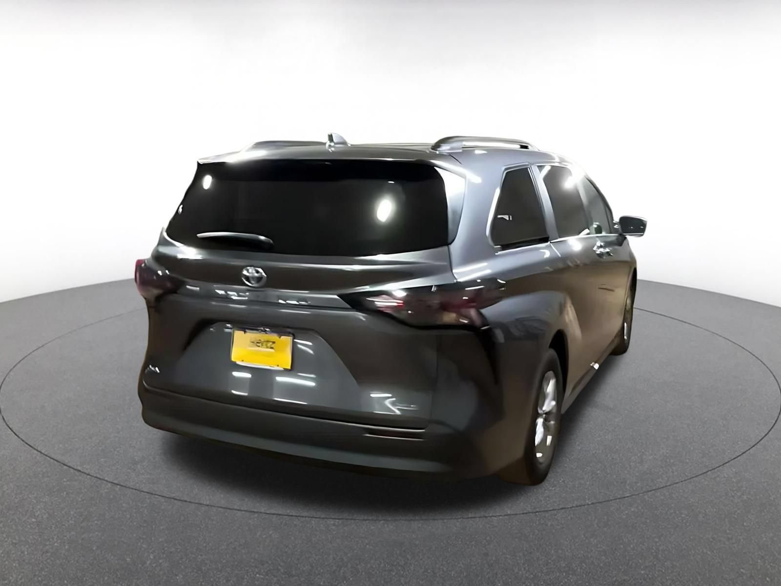 Thumbnail: 2025 Toyota Sienna - 14