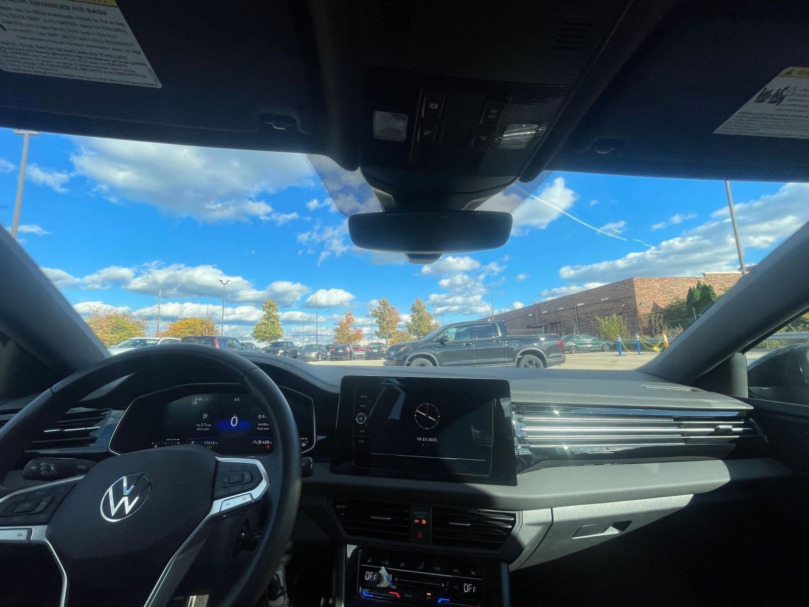 Thumbnail: 2025 Volkswagen Jetta - 32