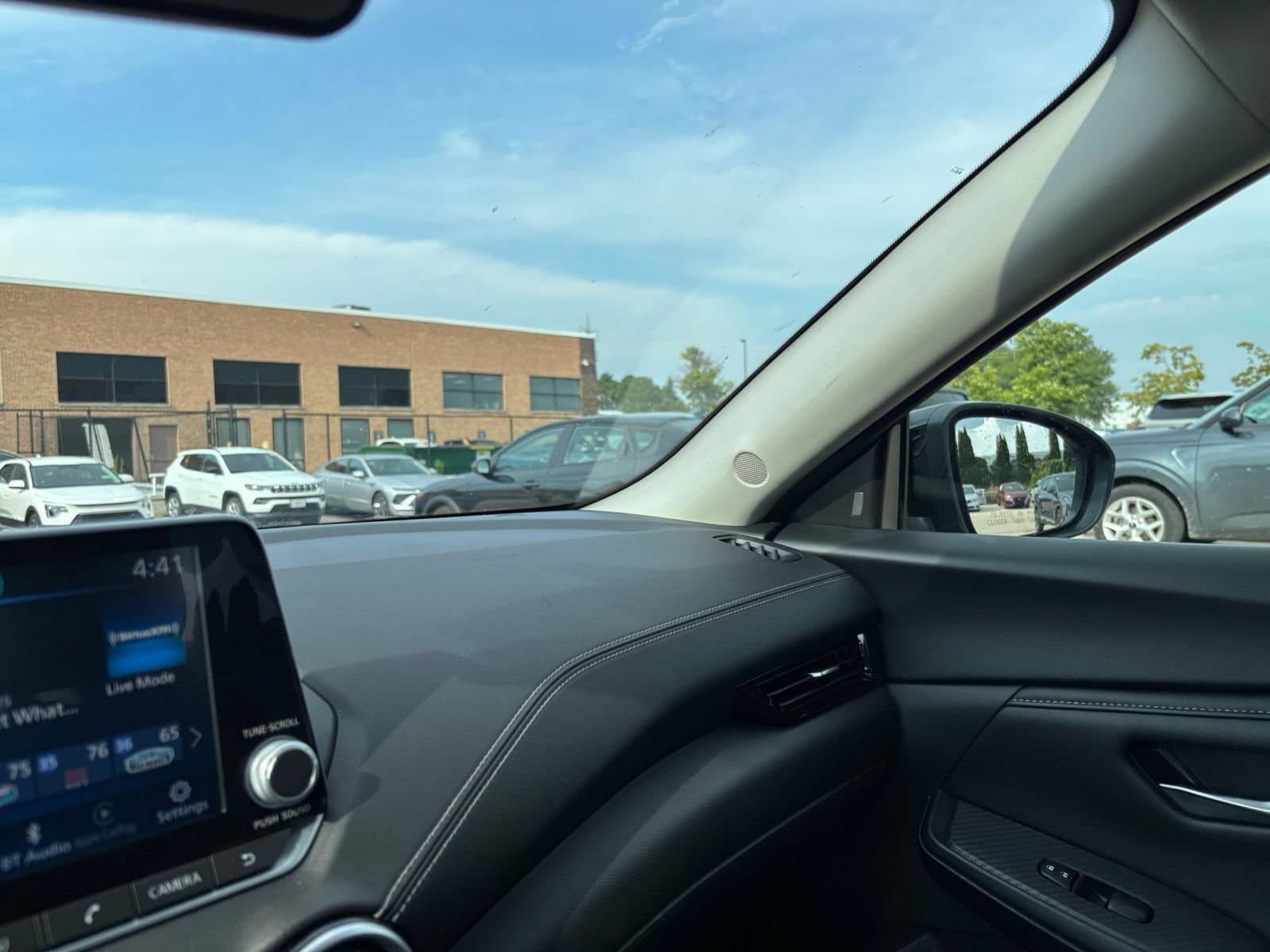 Thumbnail: 2025 Nissan Sentra - 32