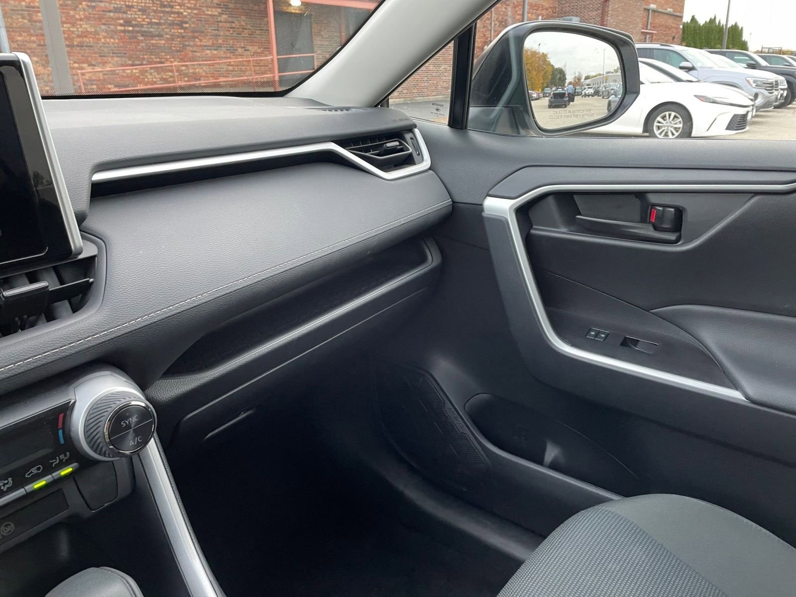 Thumbnail: 2025 Toyota RAV4 - 35