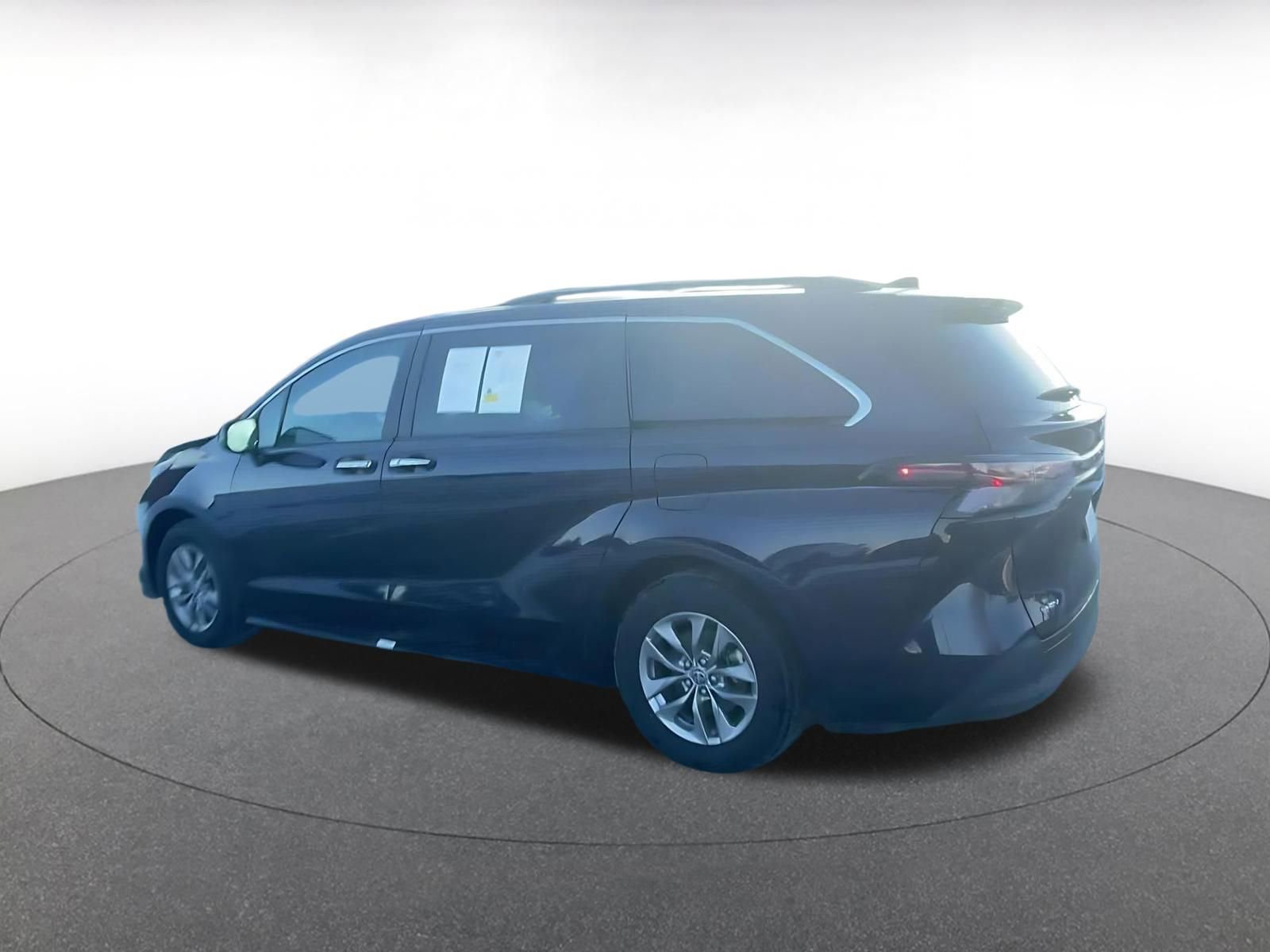 Thumbnail: 2025 Toyota Sienna - 10