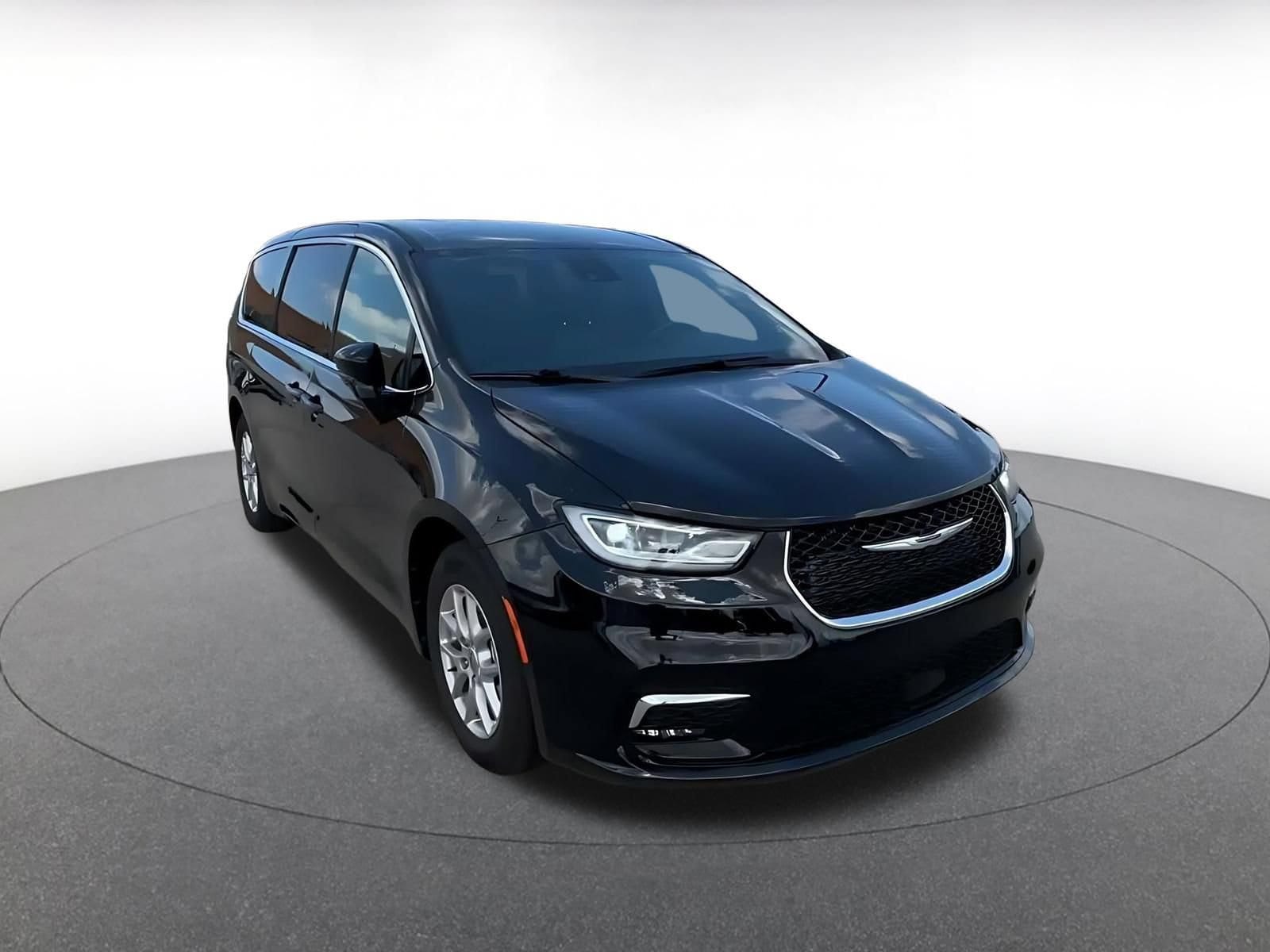 Thumbnail: 2025 Chrysler Pacifica - 3