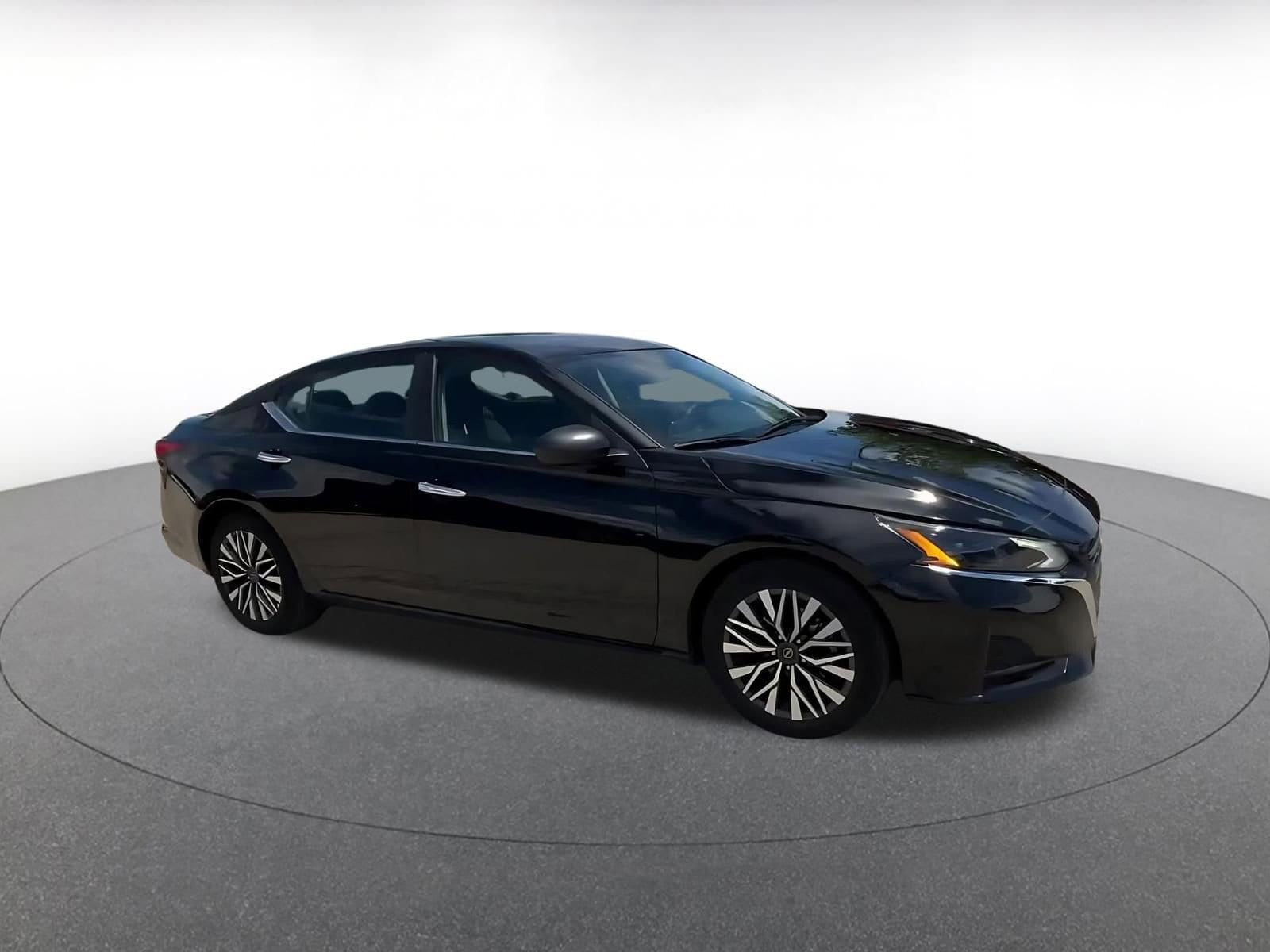 Thumbnail: 2025 Nissan Altima - 2