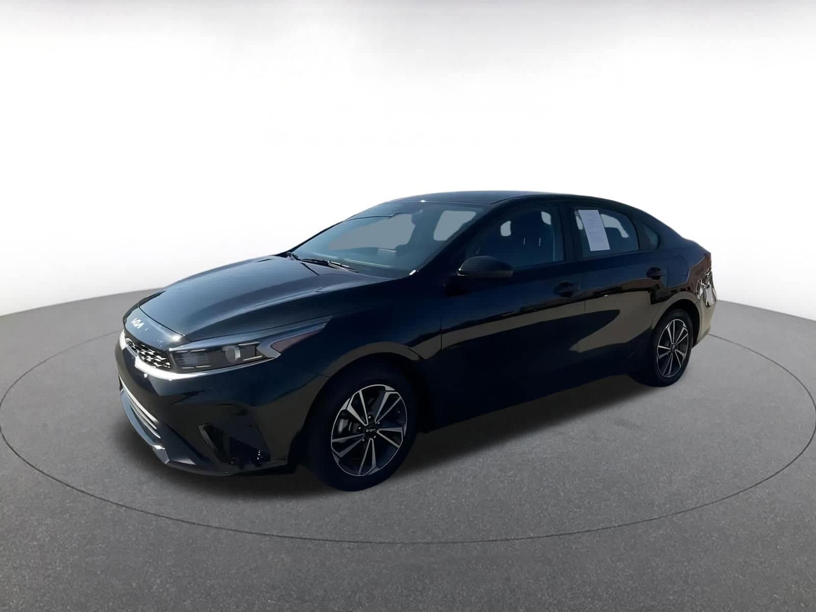 Thumbnail: 2024 Kia Forte - 8