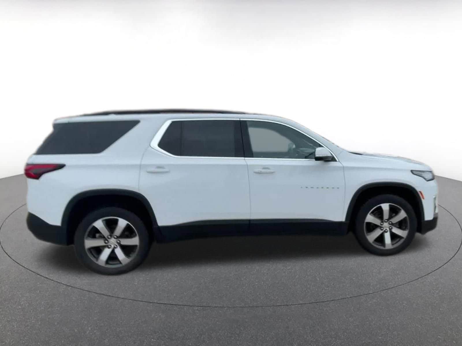 Thumbnail: 2022 Chevrolet Traverse - 16