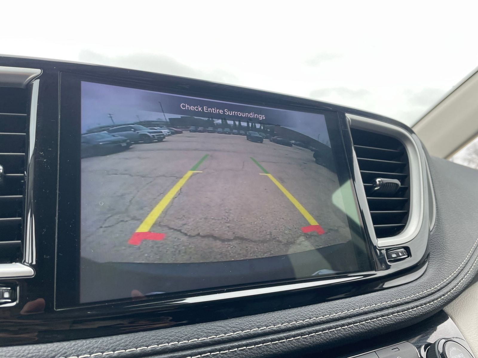 Thumbnail: 2023 Chrysler Pacifica - 25