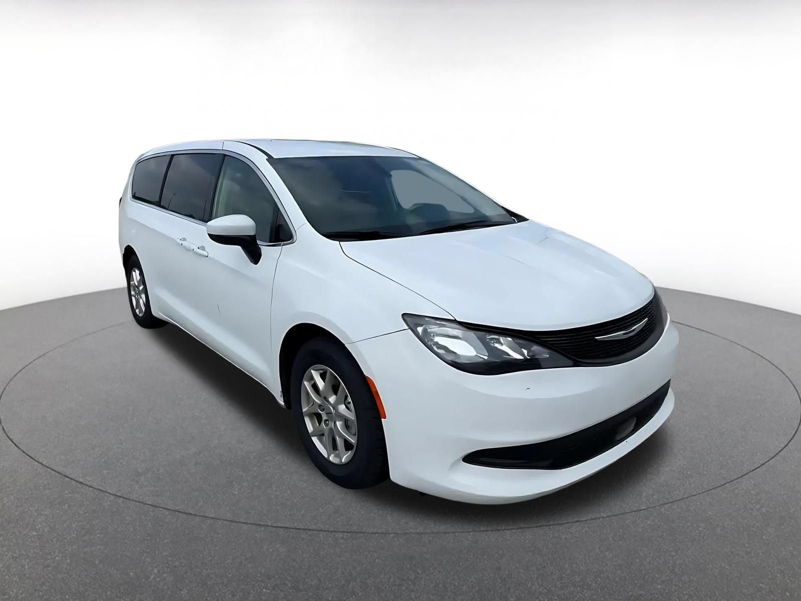 Thumbnail: 2022 Chrysler Voyager - 3