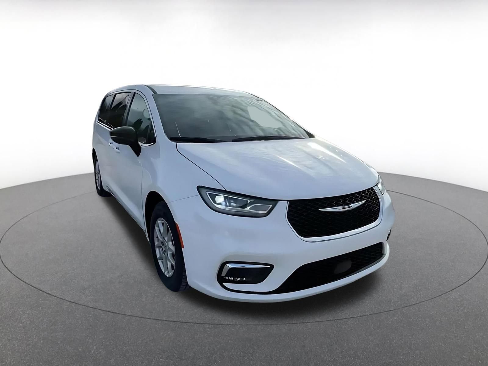 Thumbnail: 2025 Chrysler Pacifica - 3