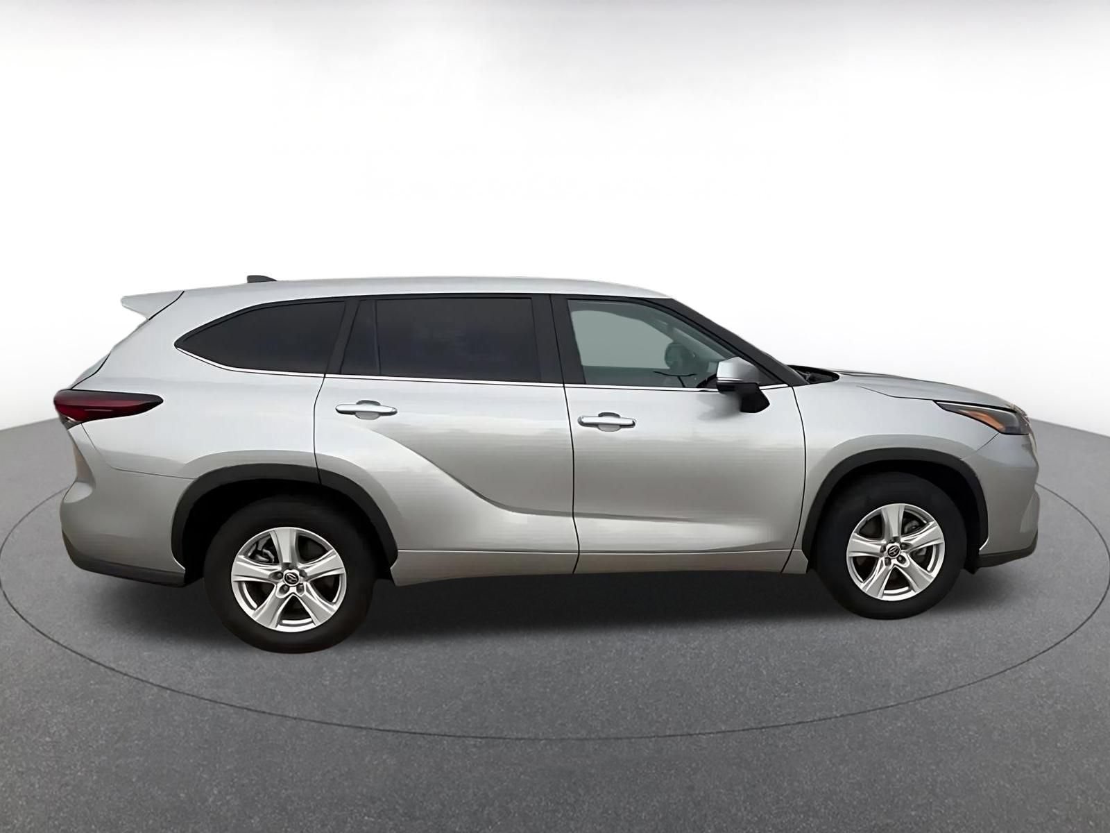 Thumbnail: 2025 Toyota Highlander - 16