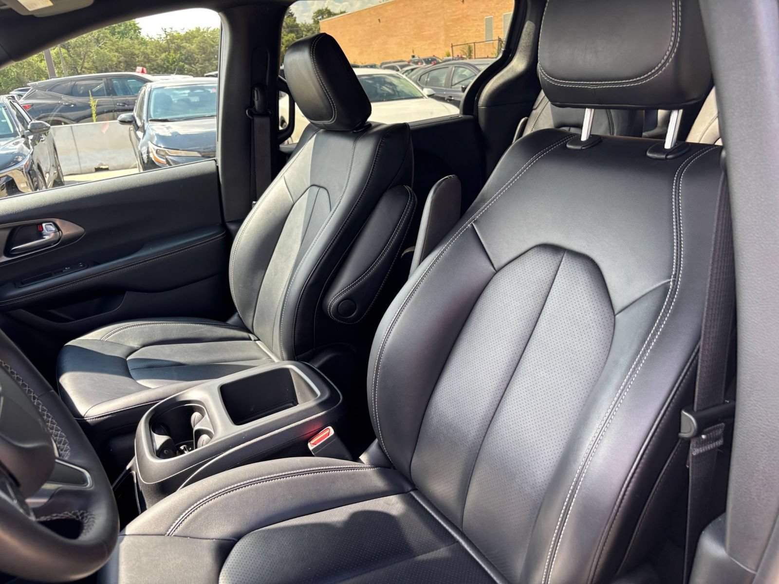 Thumbnail: 2025 Chrysler Pacifica - 31