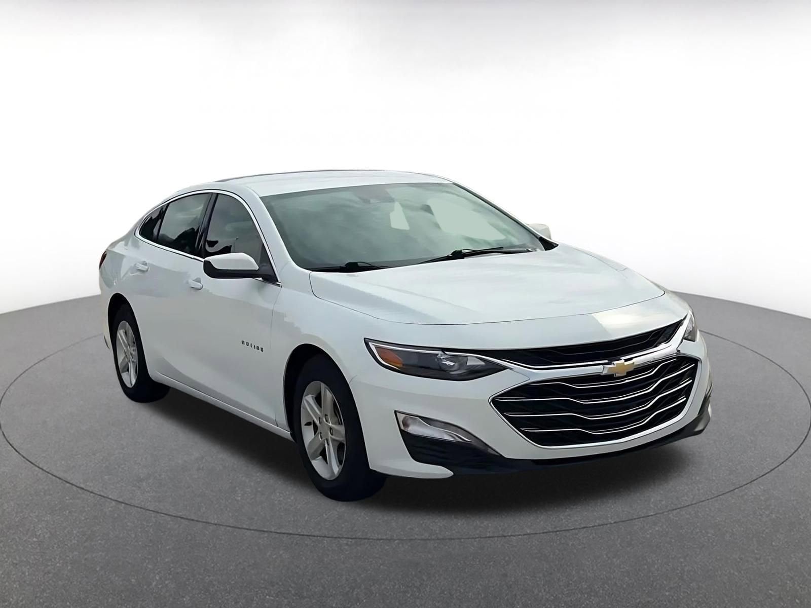 Thumbnail: 2023 Chevrolet Malibu - 3