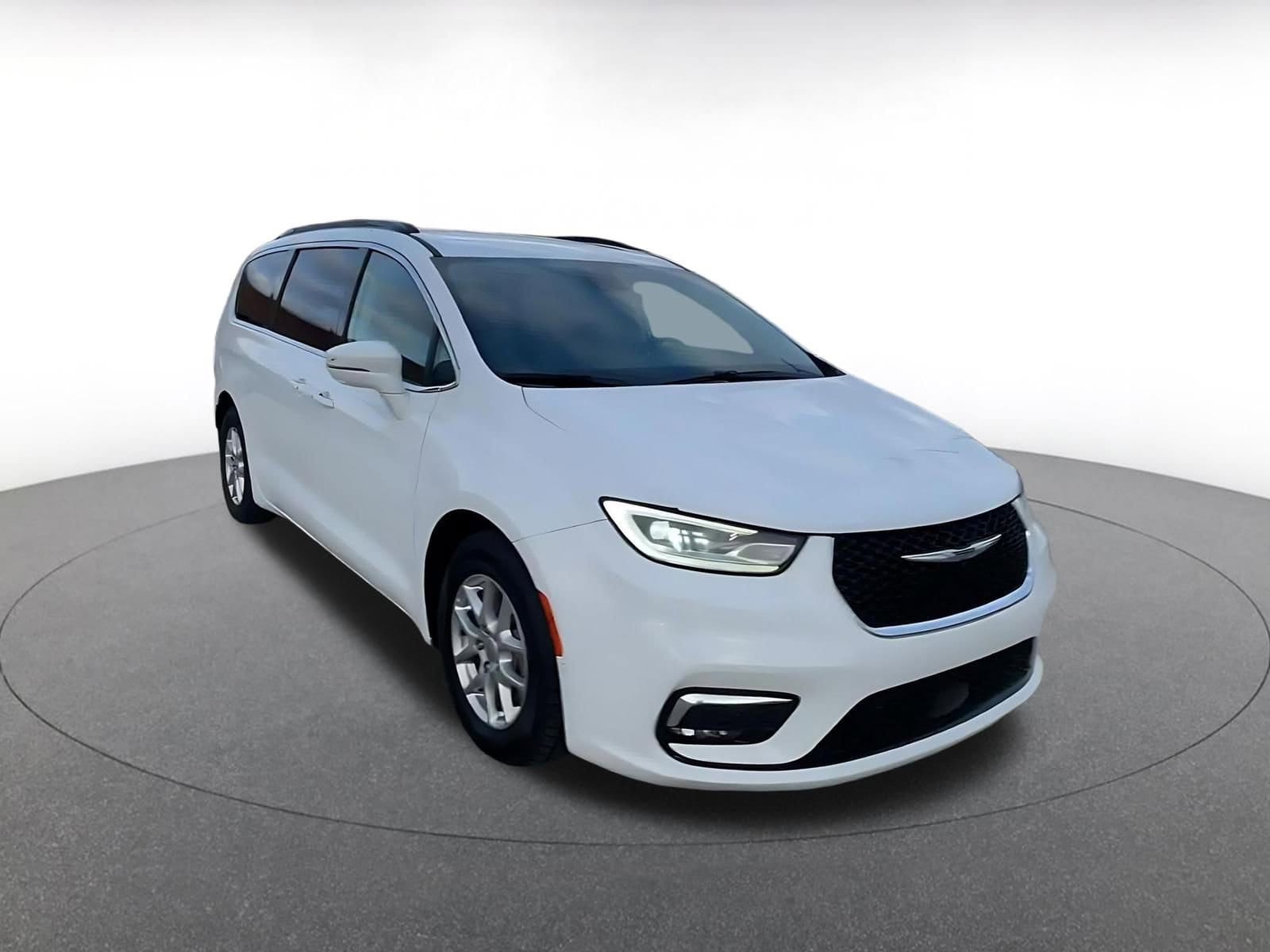 Thumbnail: 2022 Chrysler Pacifica - 3