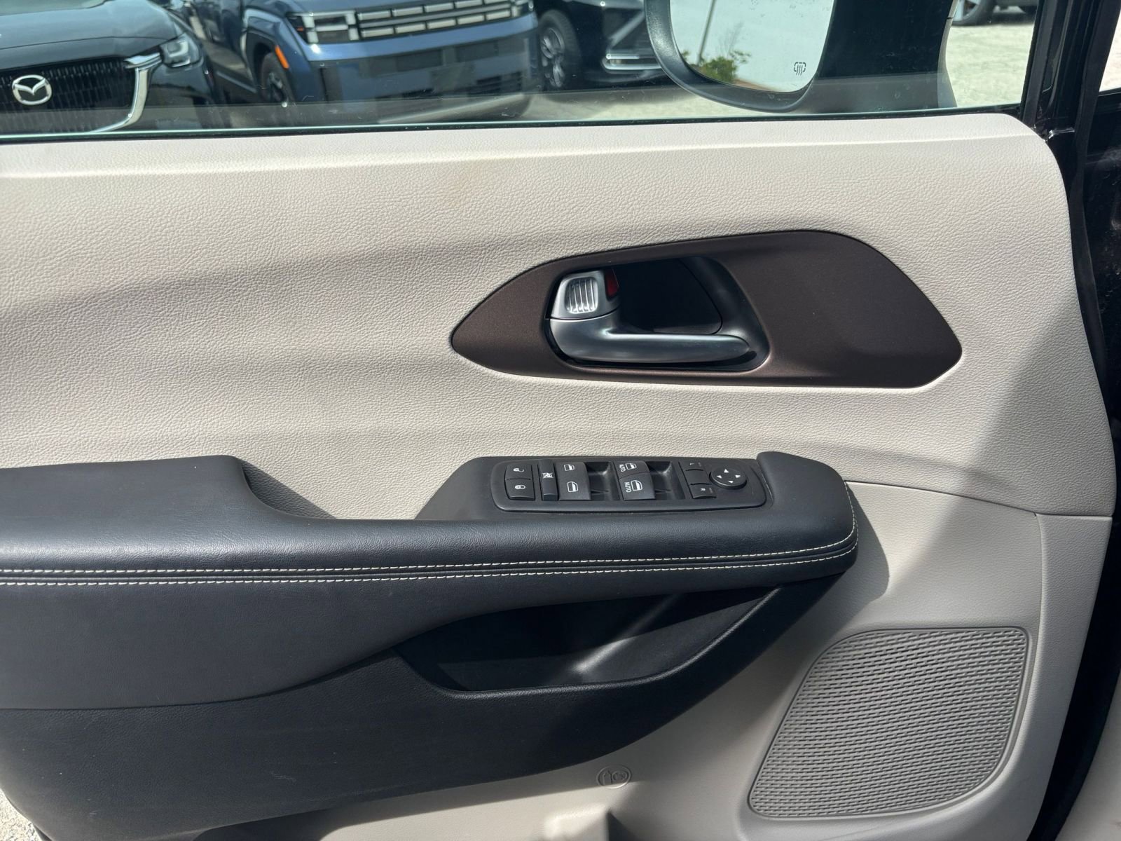 Thumbnail: 2024 Chrysler Voyager - 18