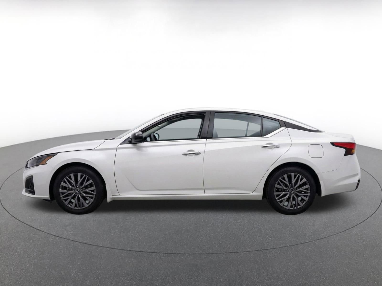 Thumbnail: 2025 Nissan Altima - 4