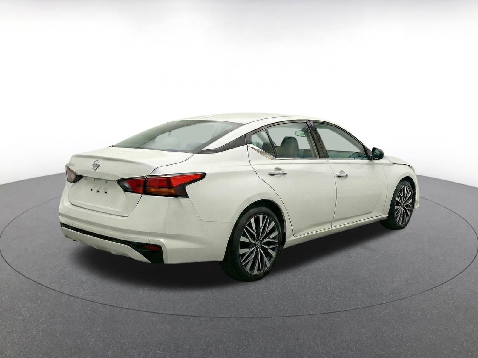 Thumbnail: 2025 Nissan Altima - 9
