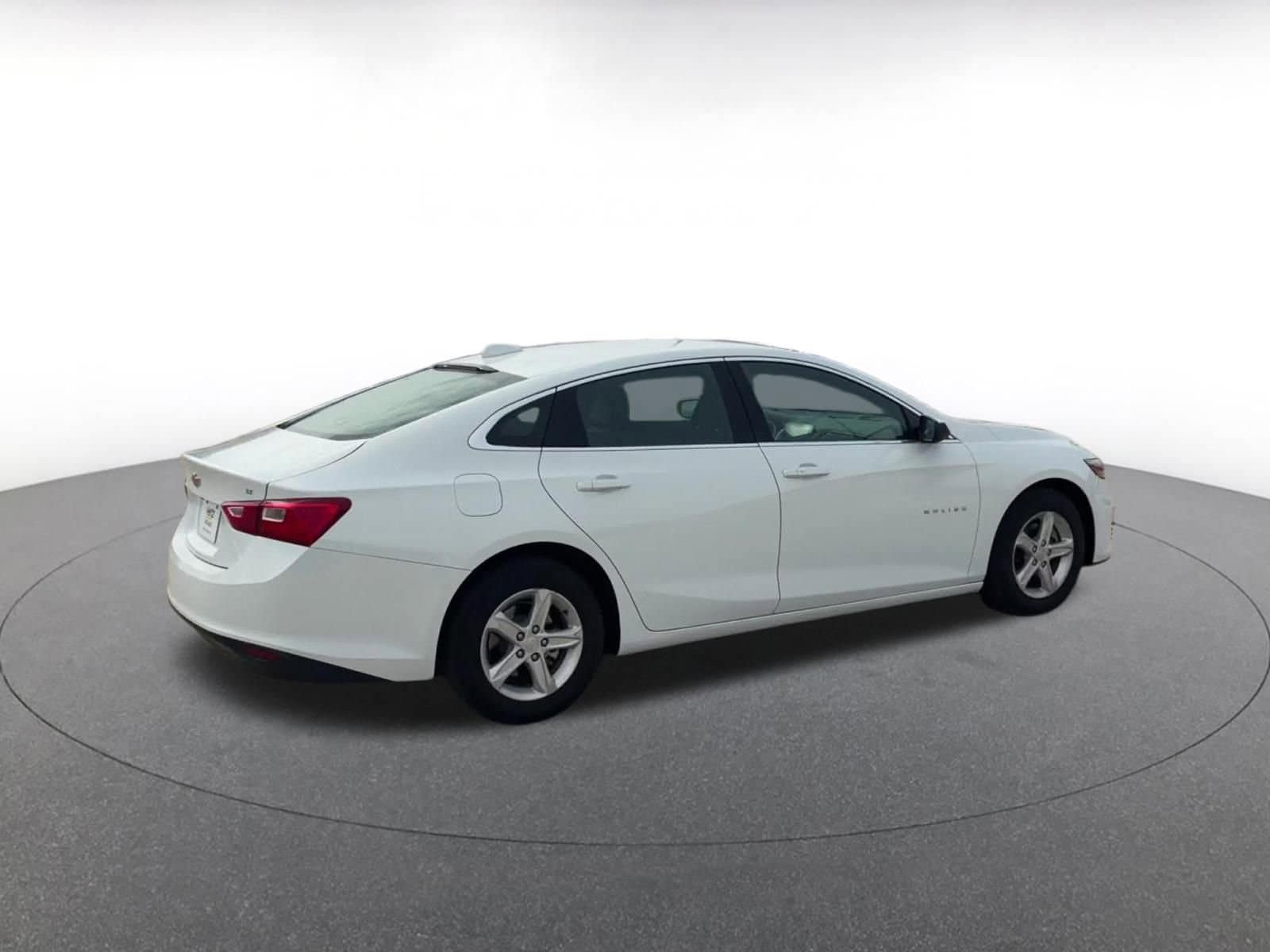 Thumbnail: 2023 Chevrolet Malibu - 14