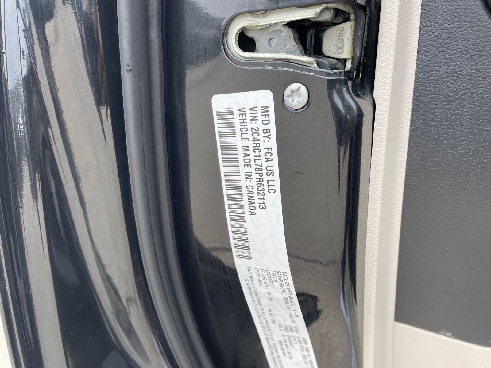 Thumbnail: 2023 Chrysler Pacifica - 32