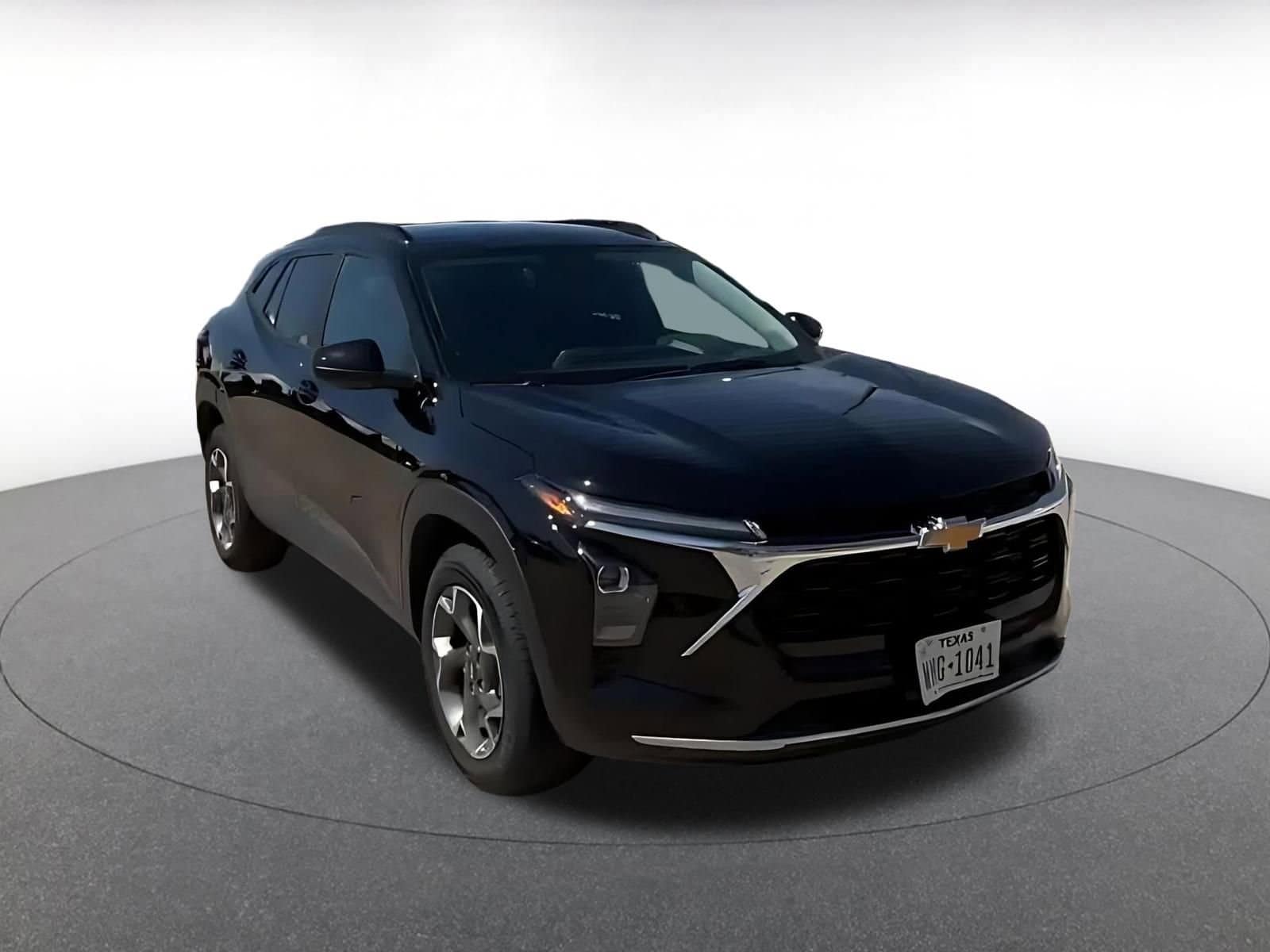 Thumbnail: 2025 Chevrolet Trax - 3