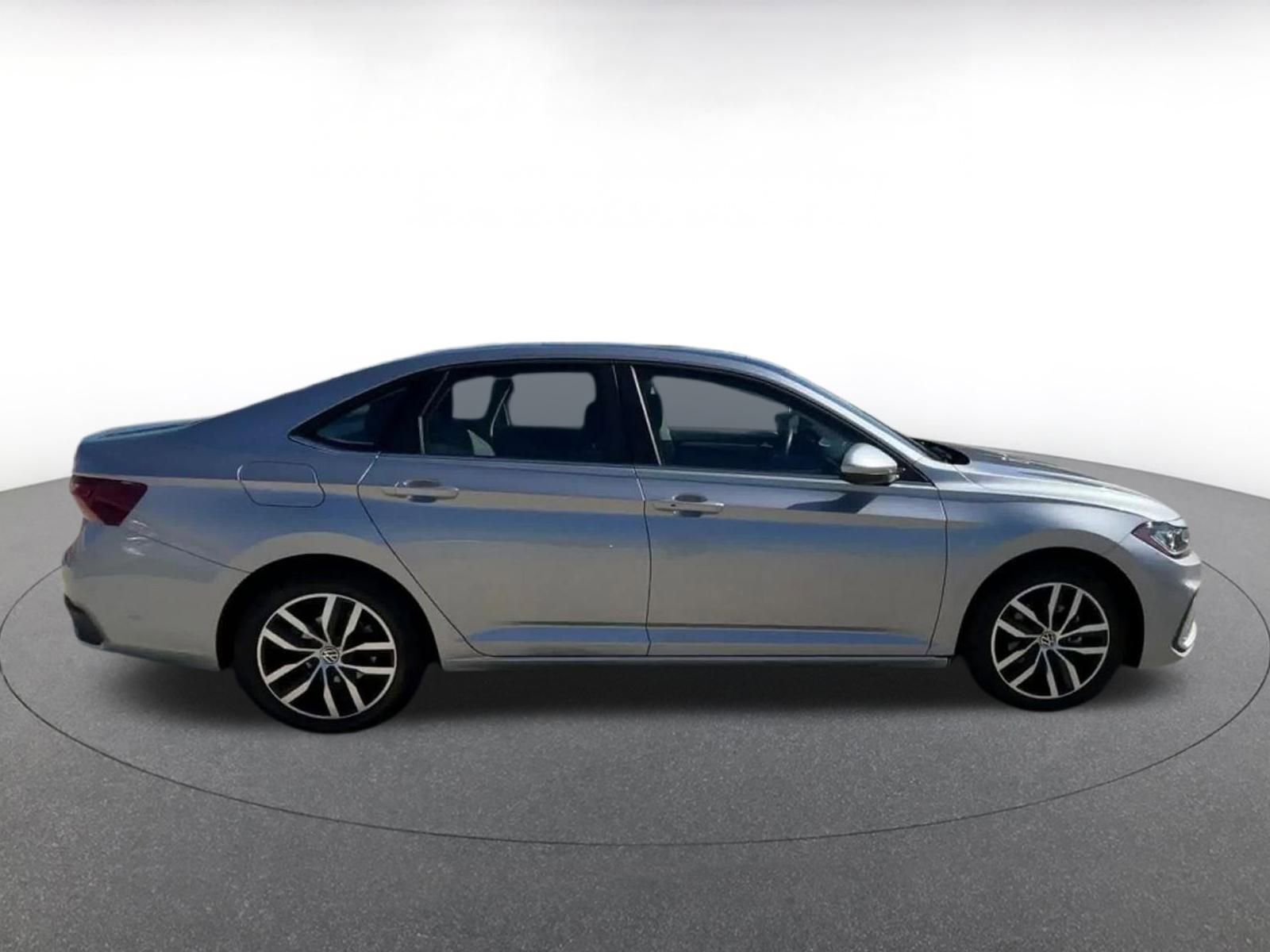 Thumbnail: 2025 Volkswagen Jetta - 16