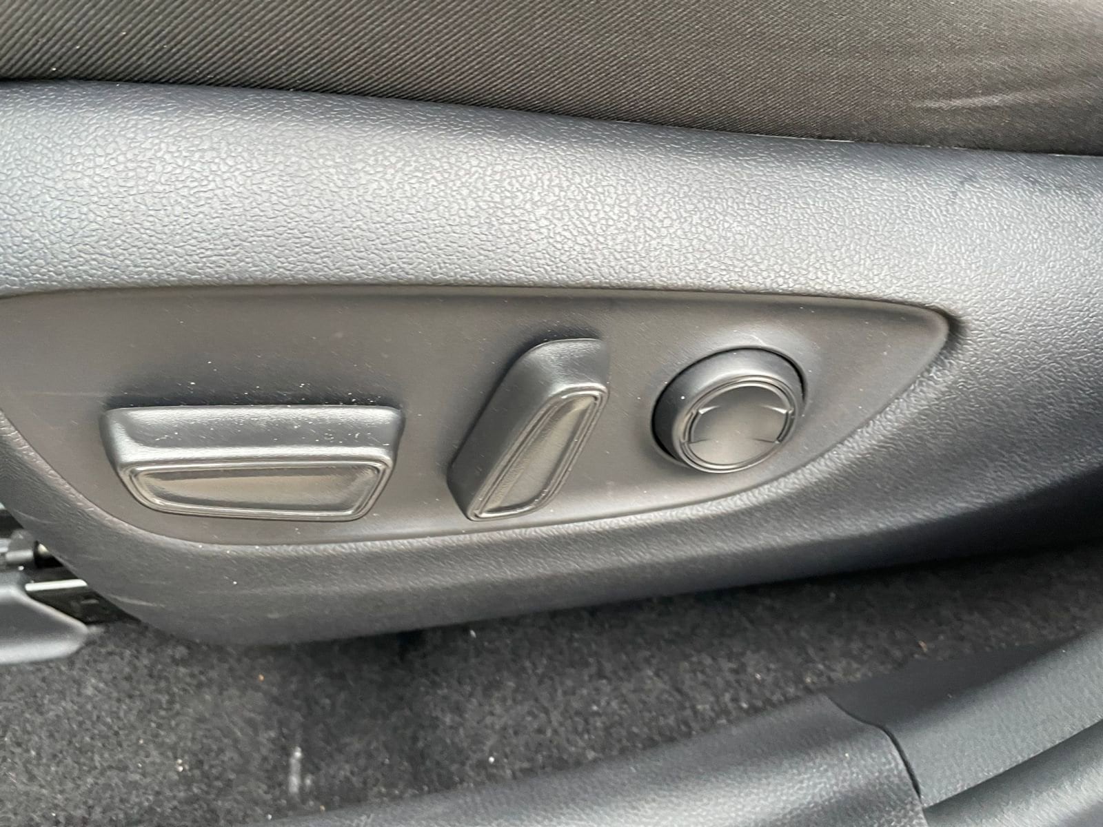 Thumbnail: 2025 Toyota RAV4 - 23