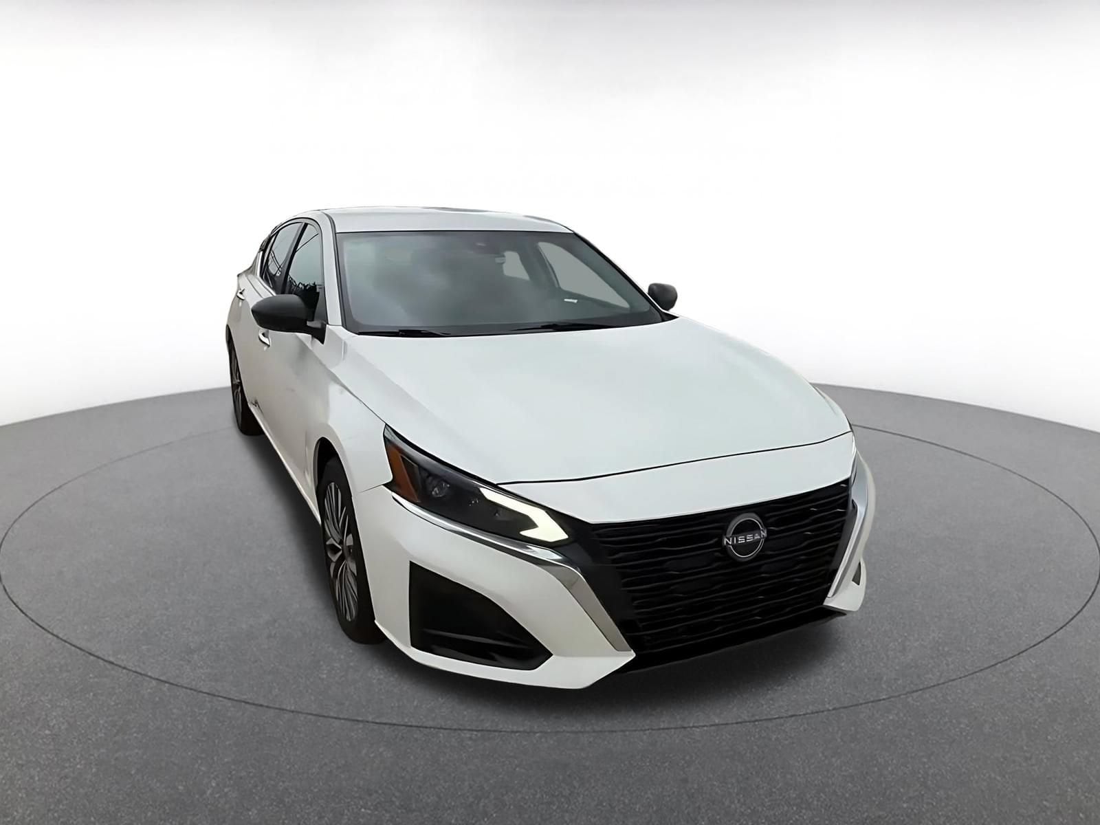 Thumbnail: 2025 Nissan Altima - 3
