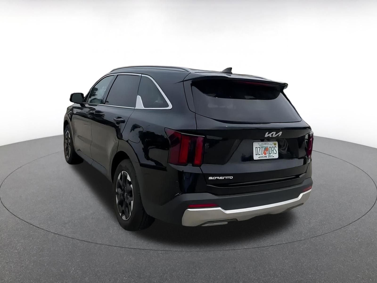2024 Kia Sorento S 11