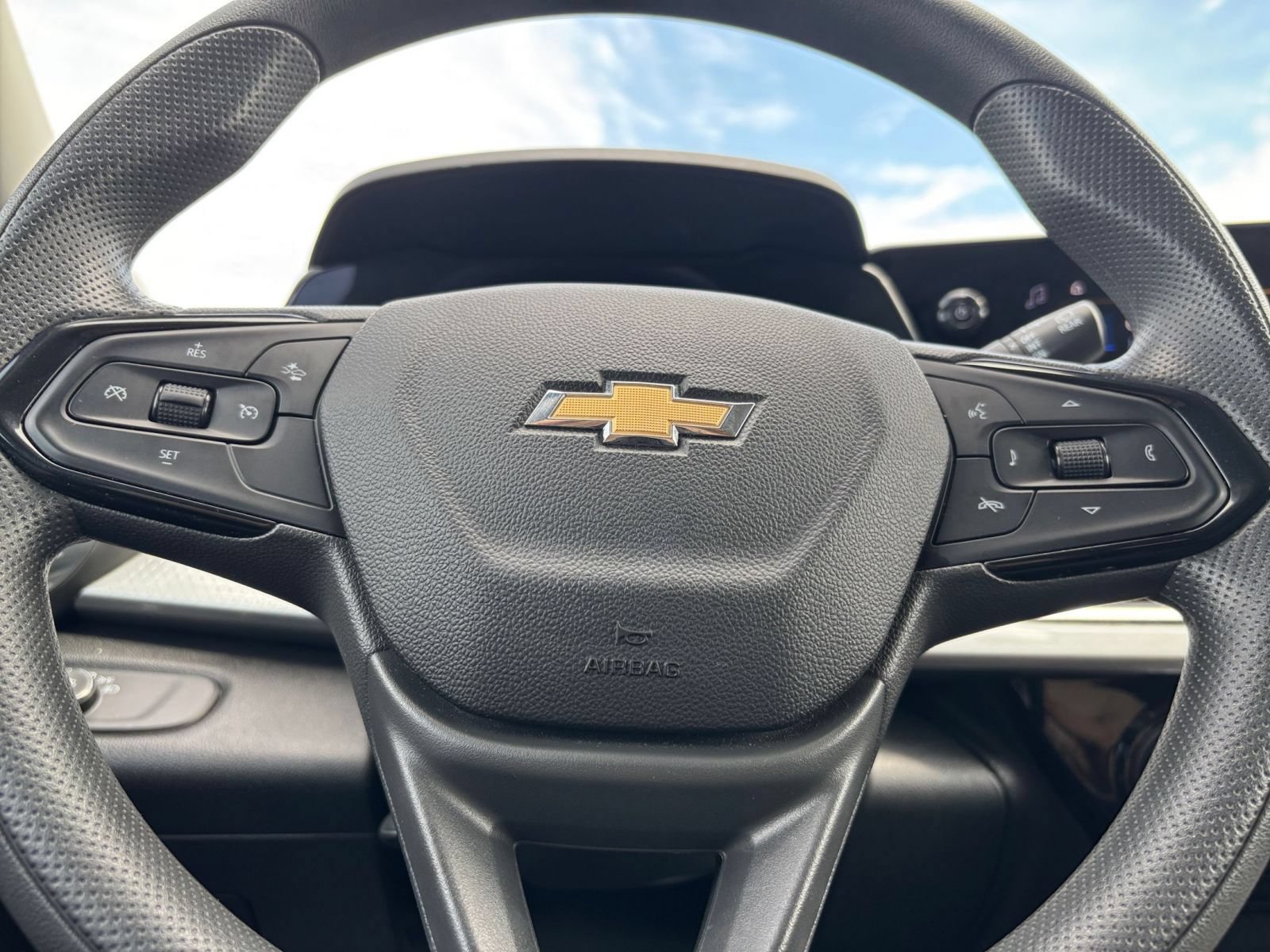 Thumbnail: 2025 Chevrolet Trax - 22