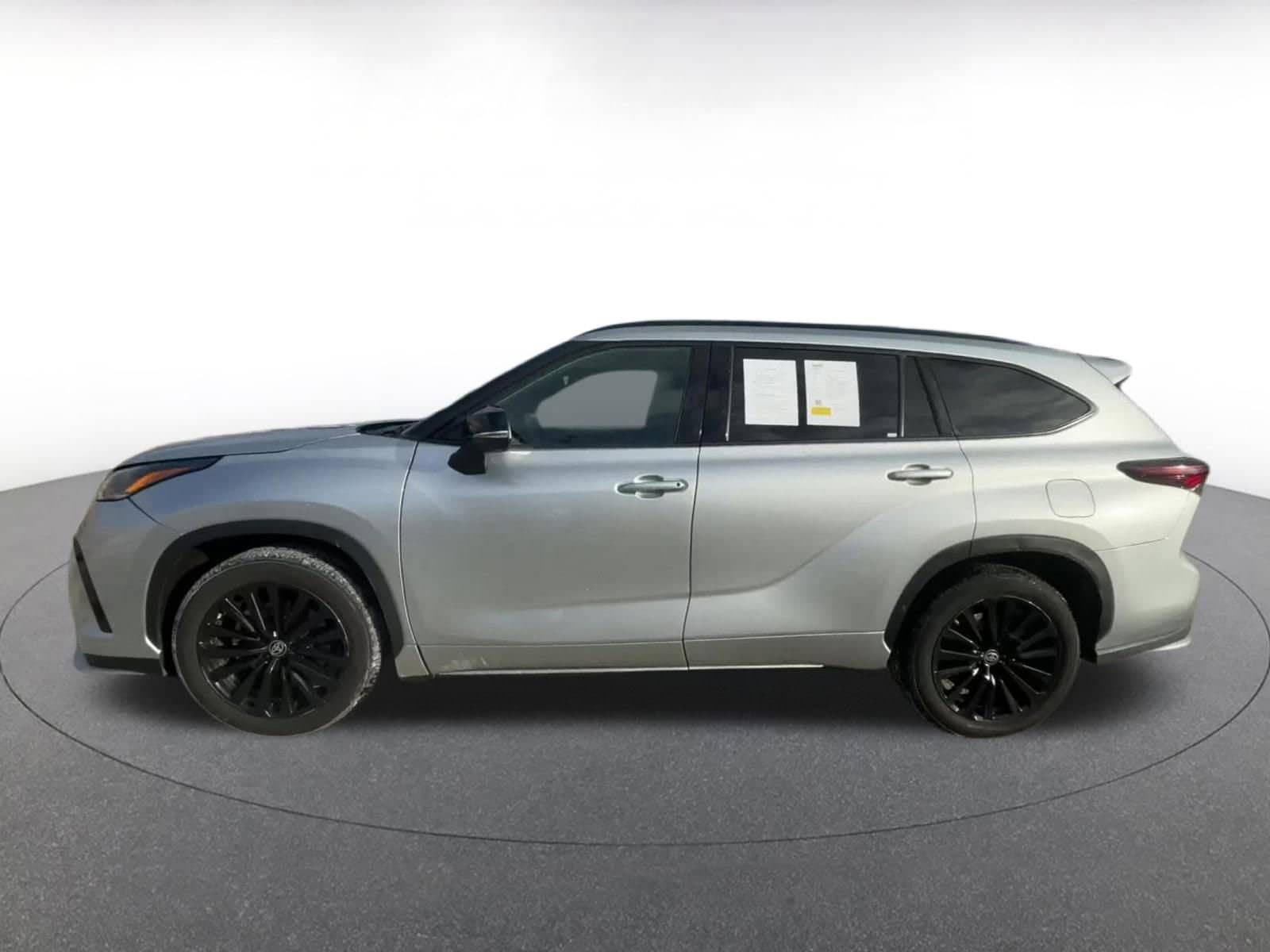 Thumbnail: 2024 Toyota Highlander - 9