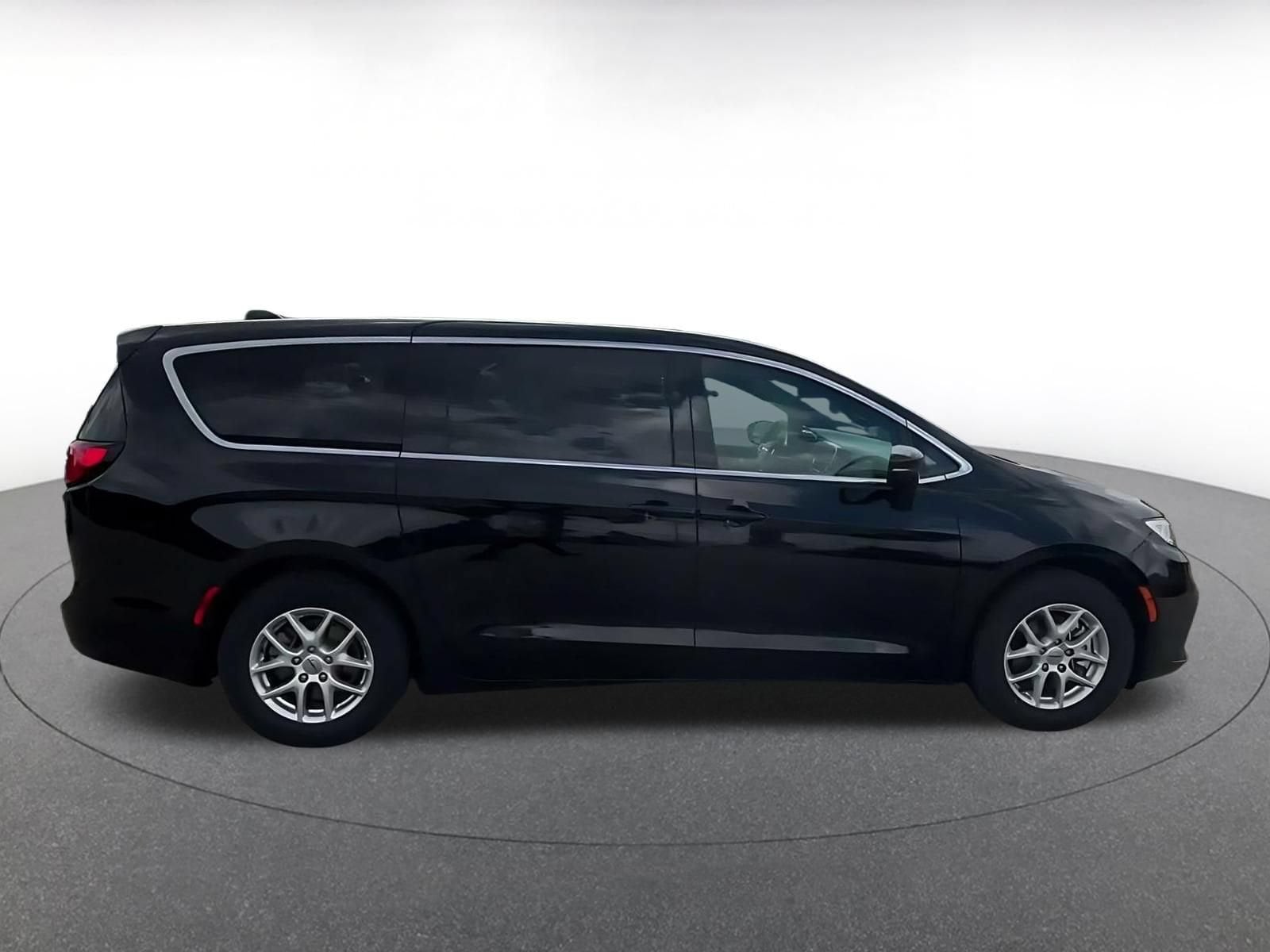 Thumbnail: 2025 Chrysler Pacifica - 15
