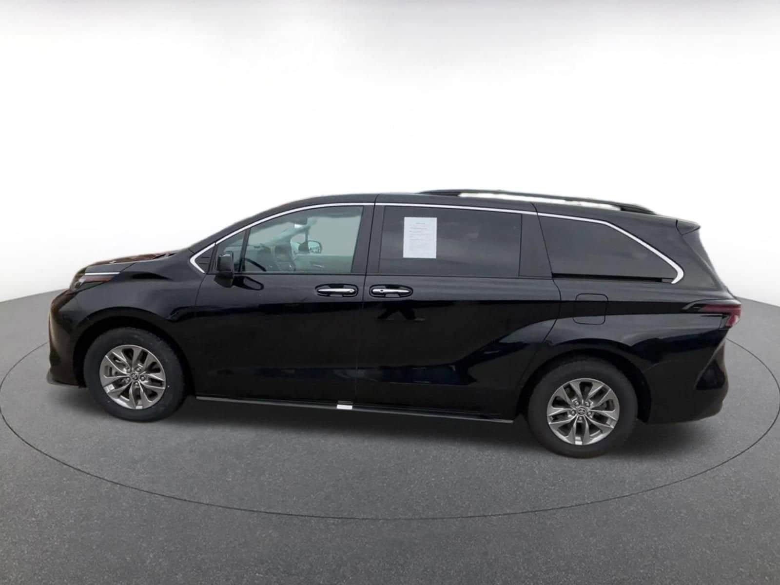 Thumbnail: 2024 Toyota Sienna - 9