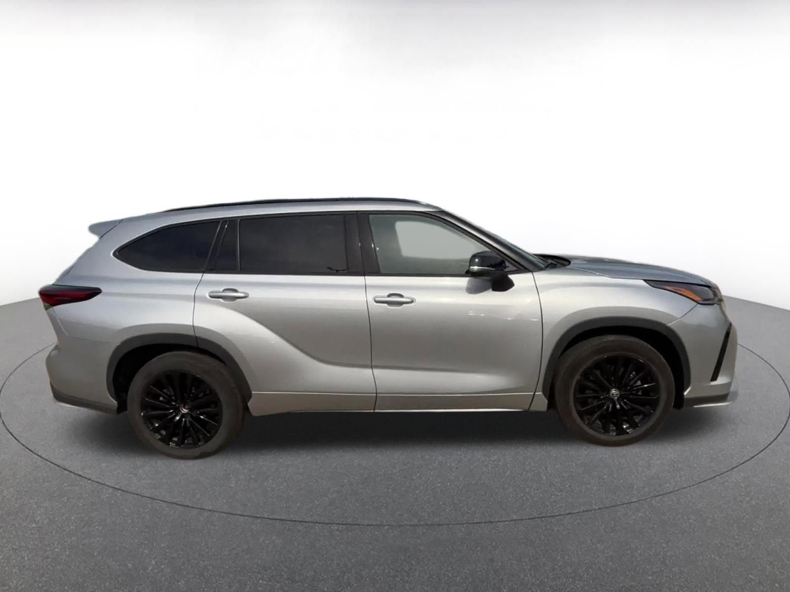 Thumbnail: 2025 Toyota Highlander - 16