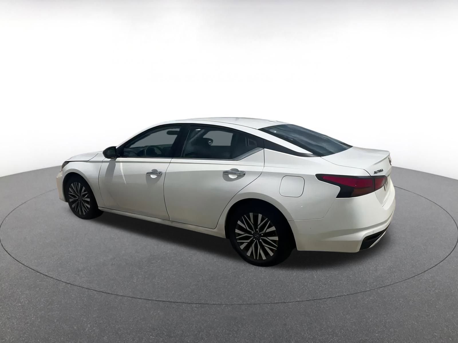 Thumbnail: 2024 Nissan Altima - 10