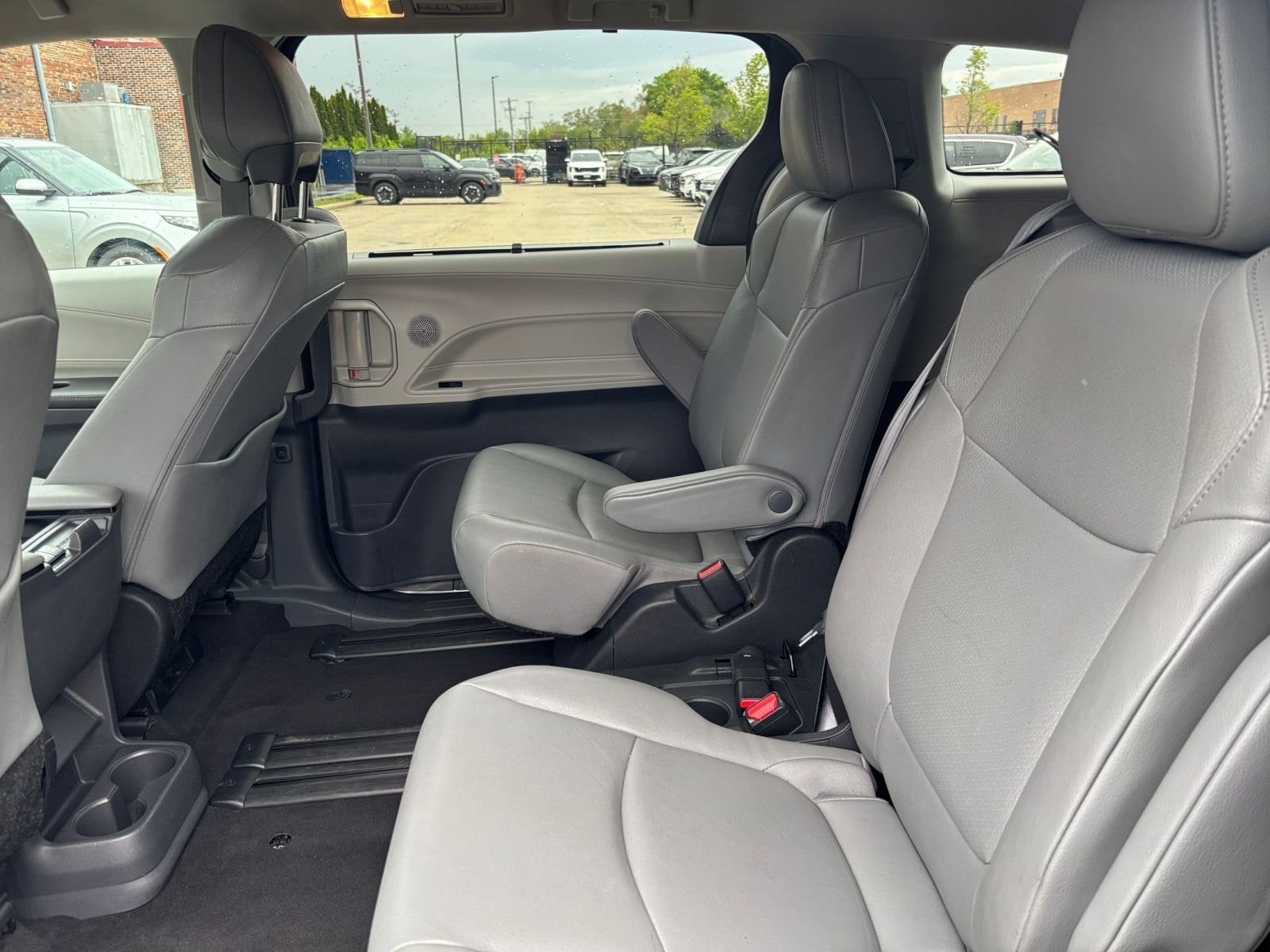 Thumbnail: 2024 Toyota Sienna - 25