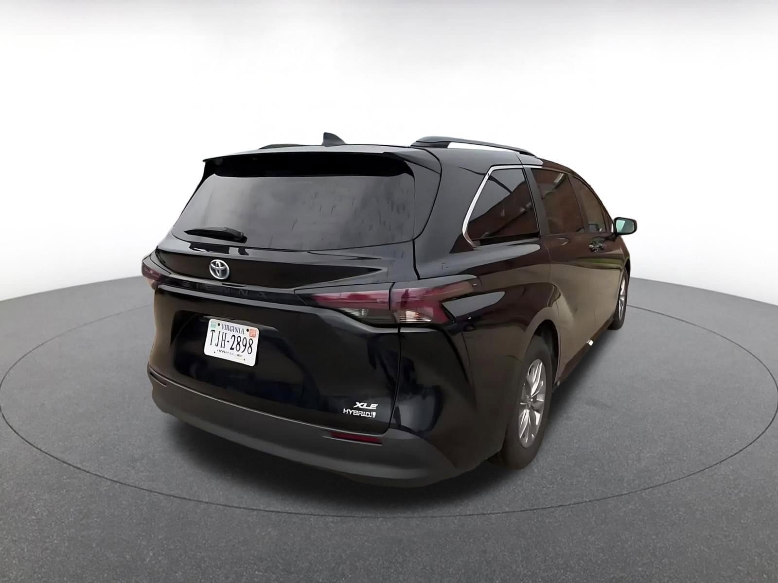 Thumbnail: 2024 Toyota Sienna - 14