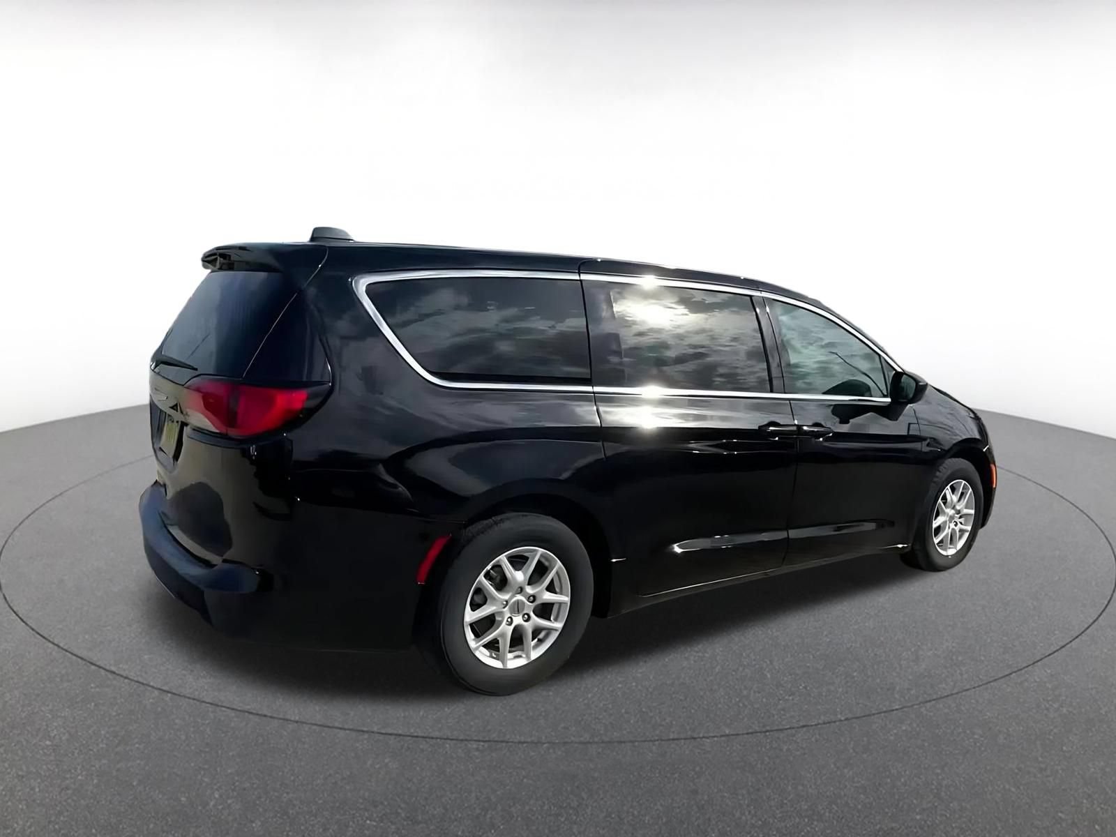 Thumbnail: 2024 Chrysler Voyager - 15