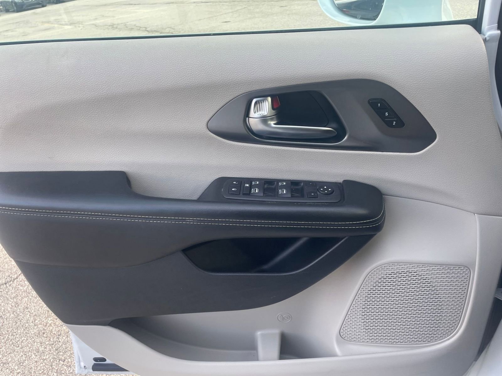 Thumbnail: 2022 Chrysler Pacifica - 21