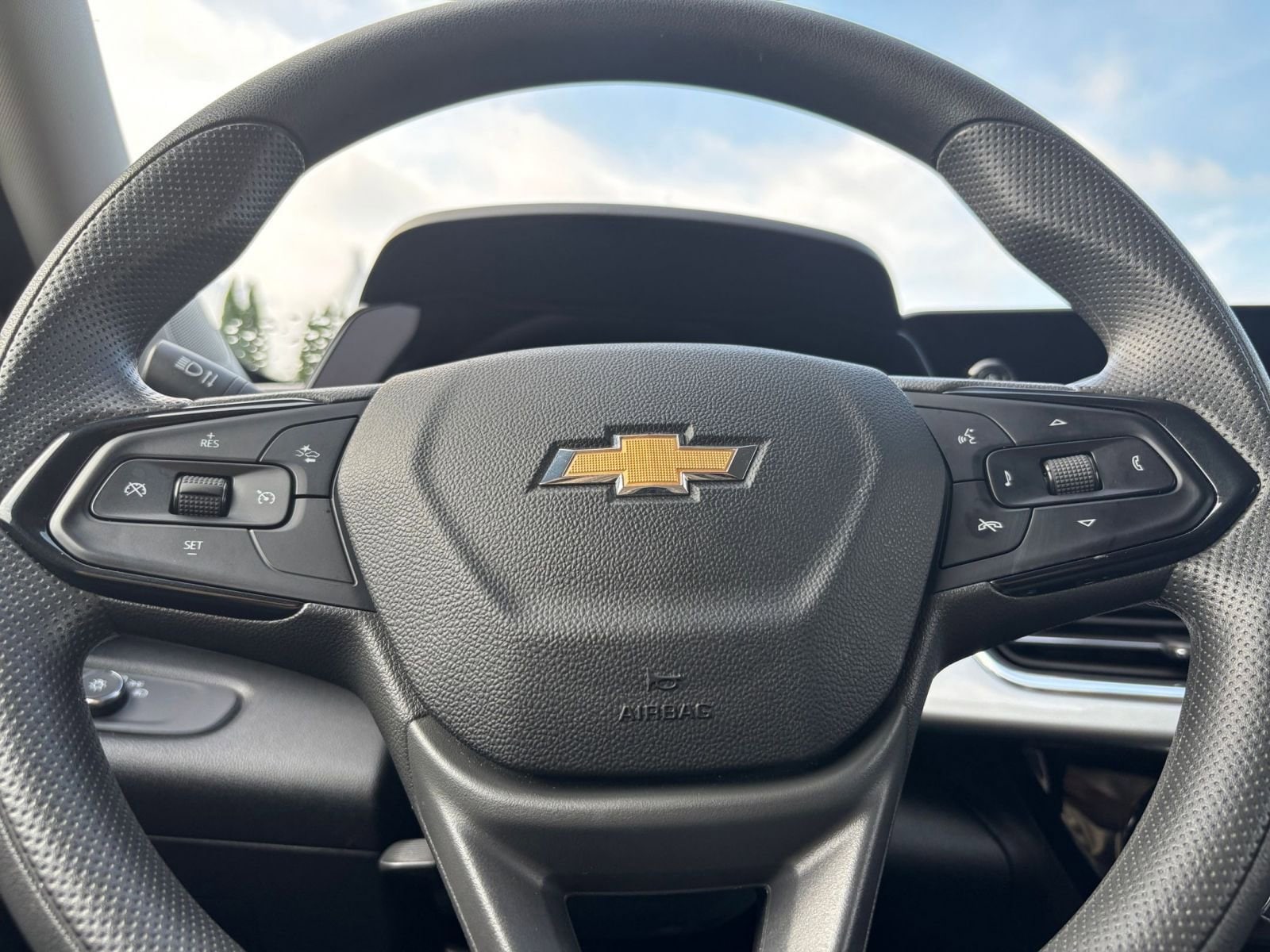 Thumbnail: 2025 Chevrolet Trax - 27