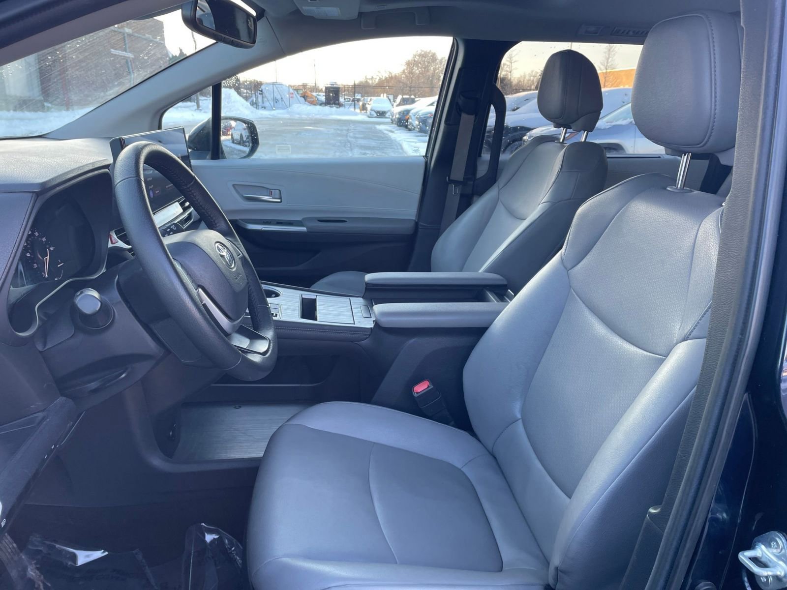 Thumbnail: 2025 Toyota Sienna - 29