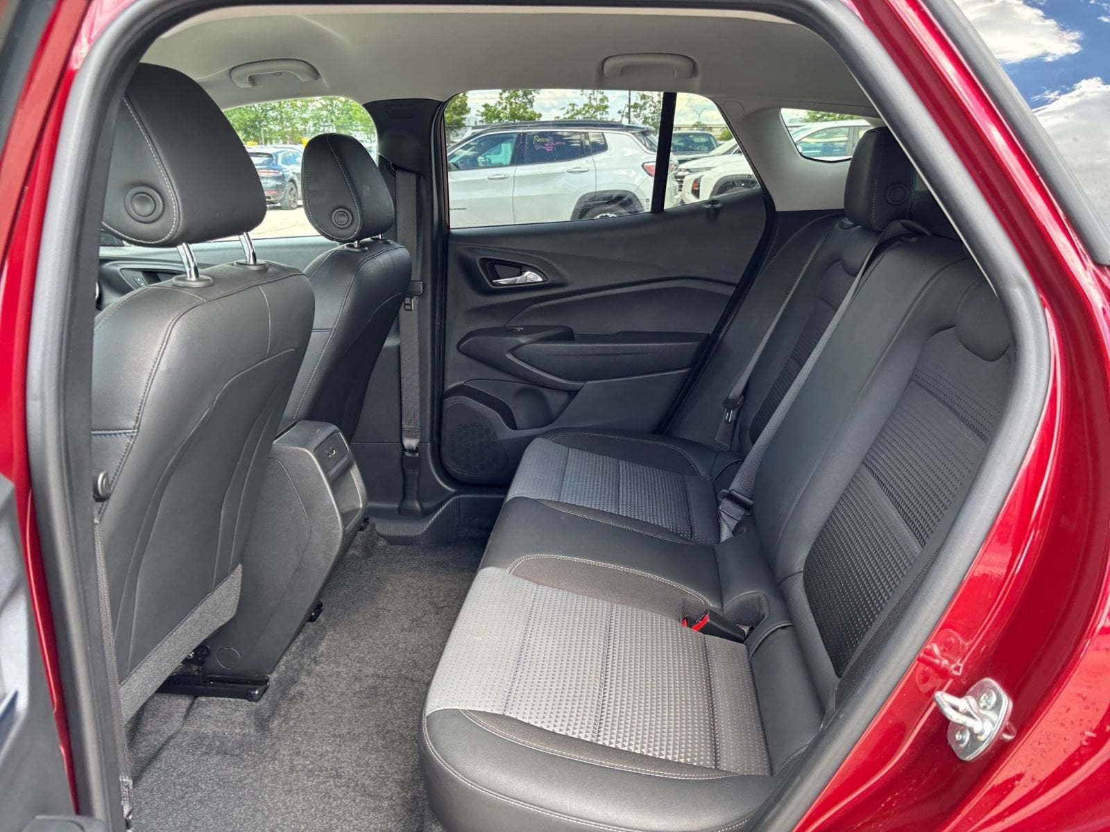 2025 Chevrolet Trax LT - Photo 24