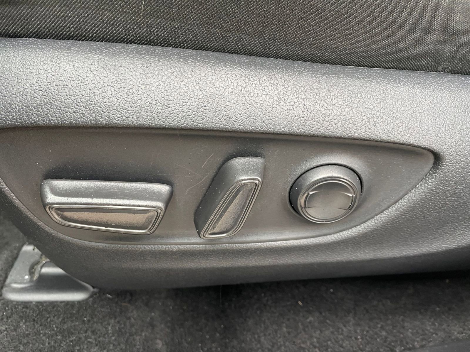 Thumbnail: 2025 Toyota RAV4 - 23