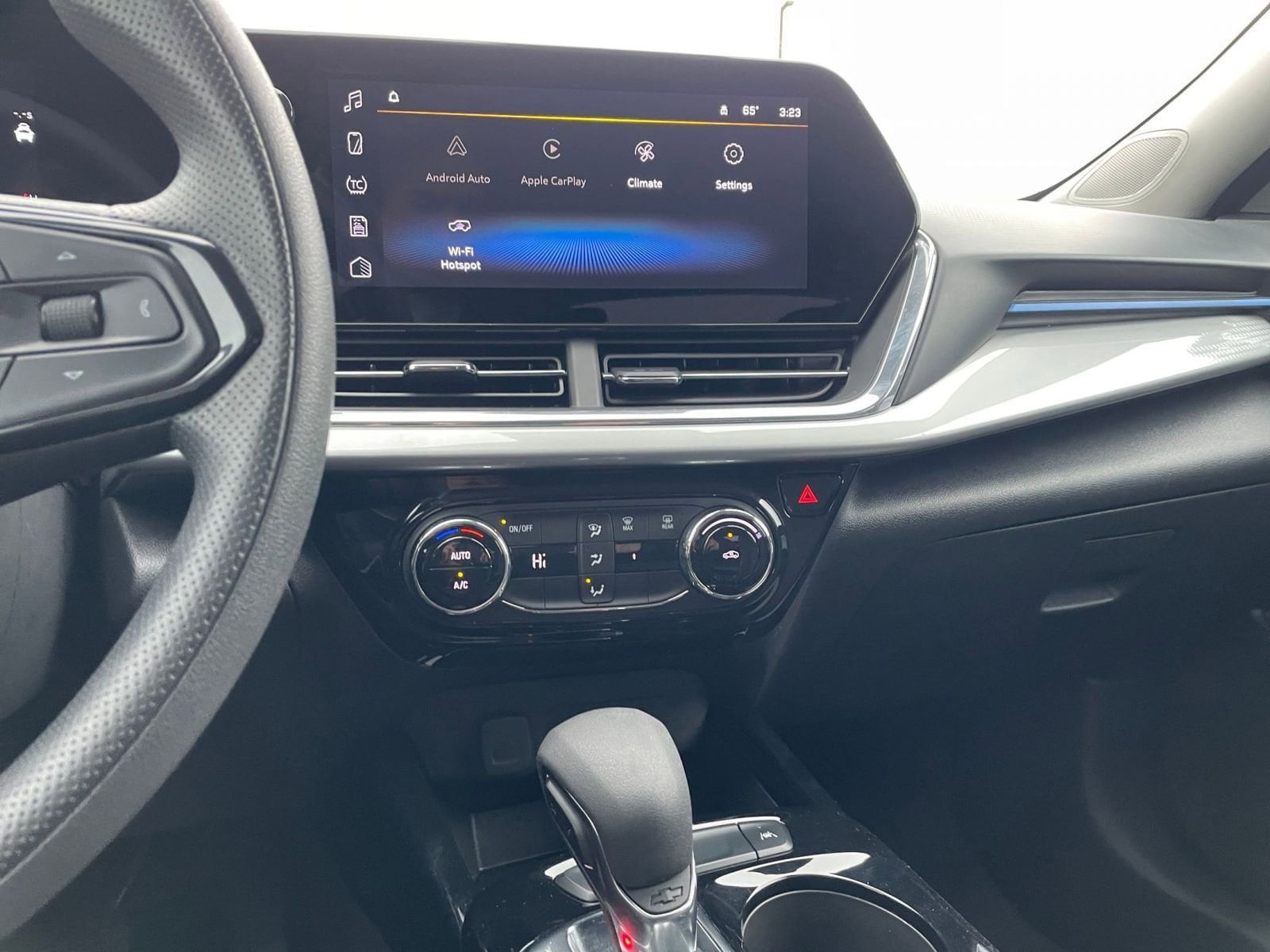 Thumbnail: 2025 Chevrolet Trax - 17