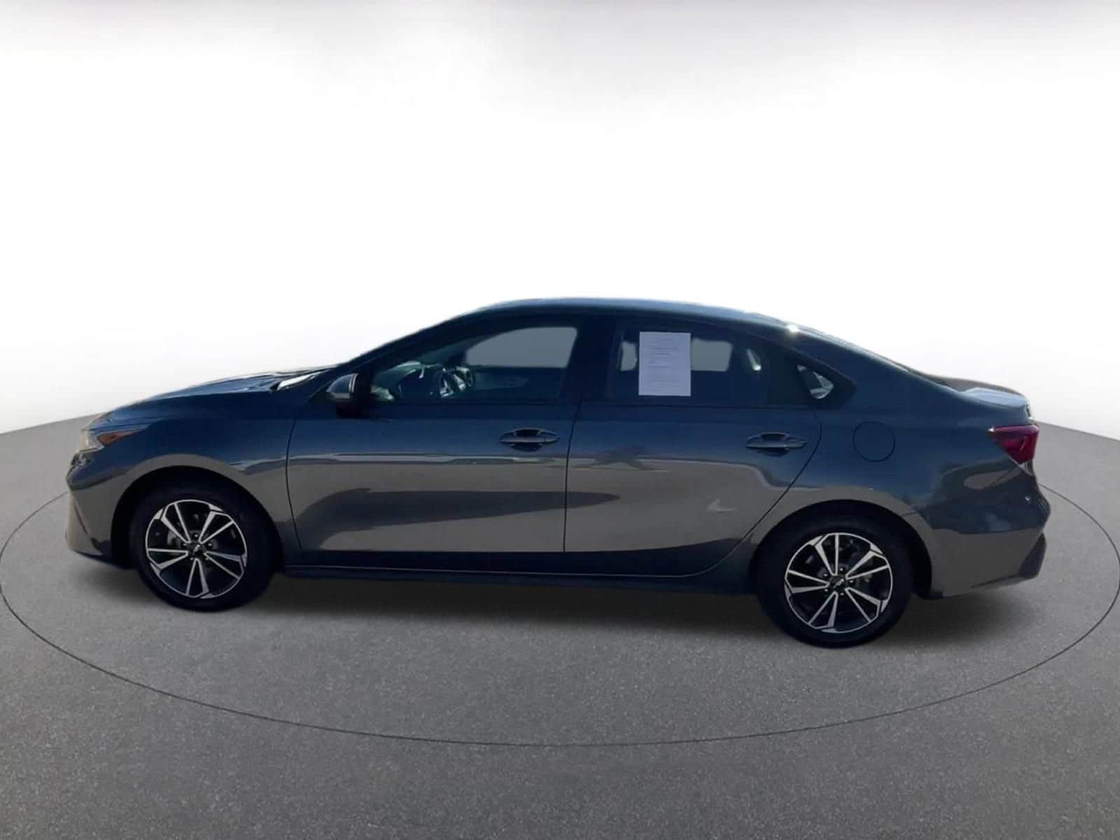 Thumbnail: 2024 Kia Forte - 9