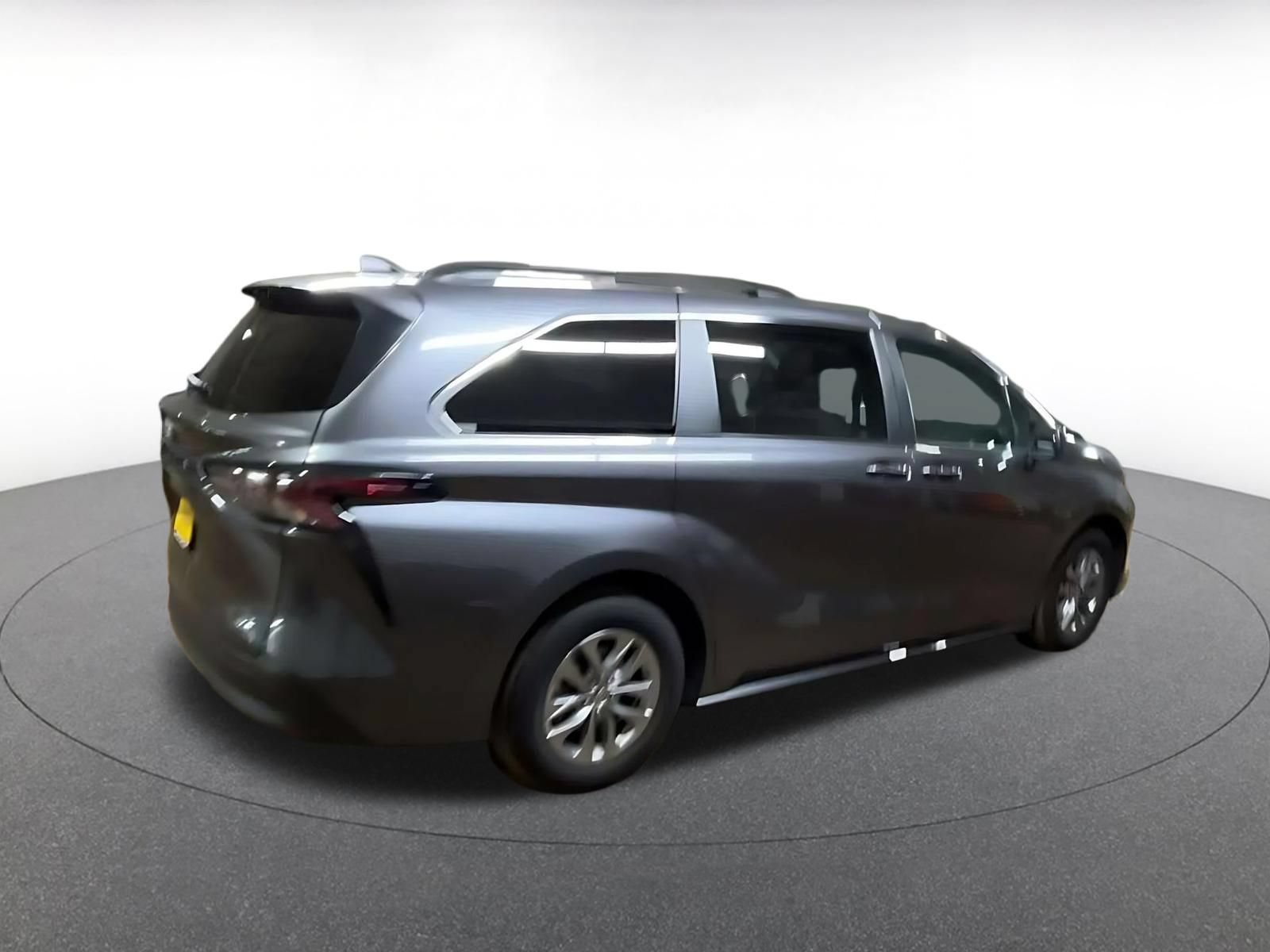 Thumbnail: 2025 Toyota Sienna - 13