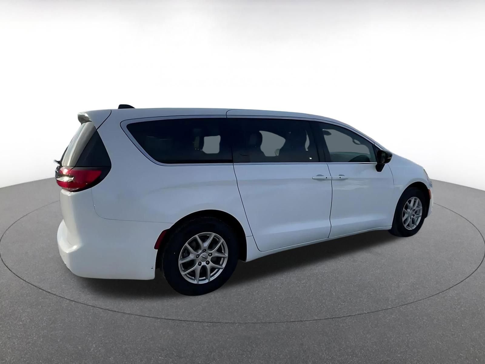 Thumbnail: 2025 Chrysler Pacifica - 15