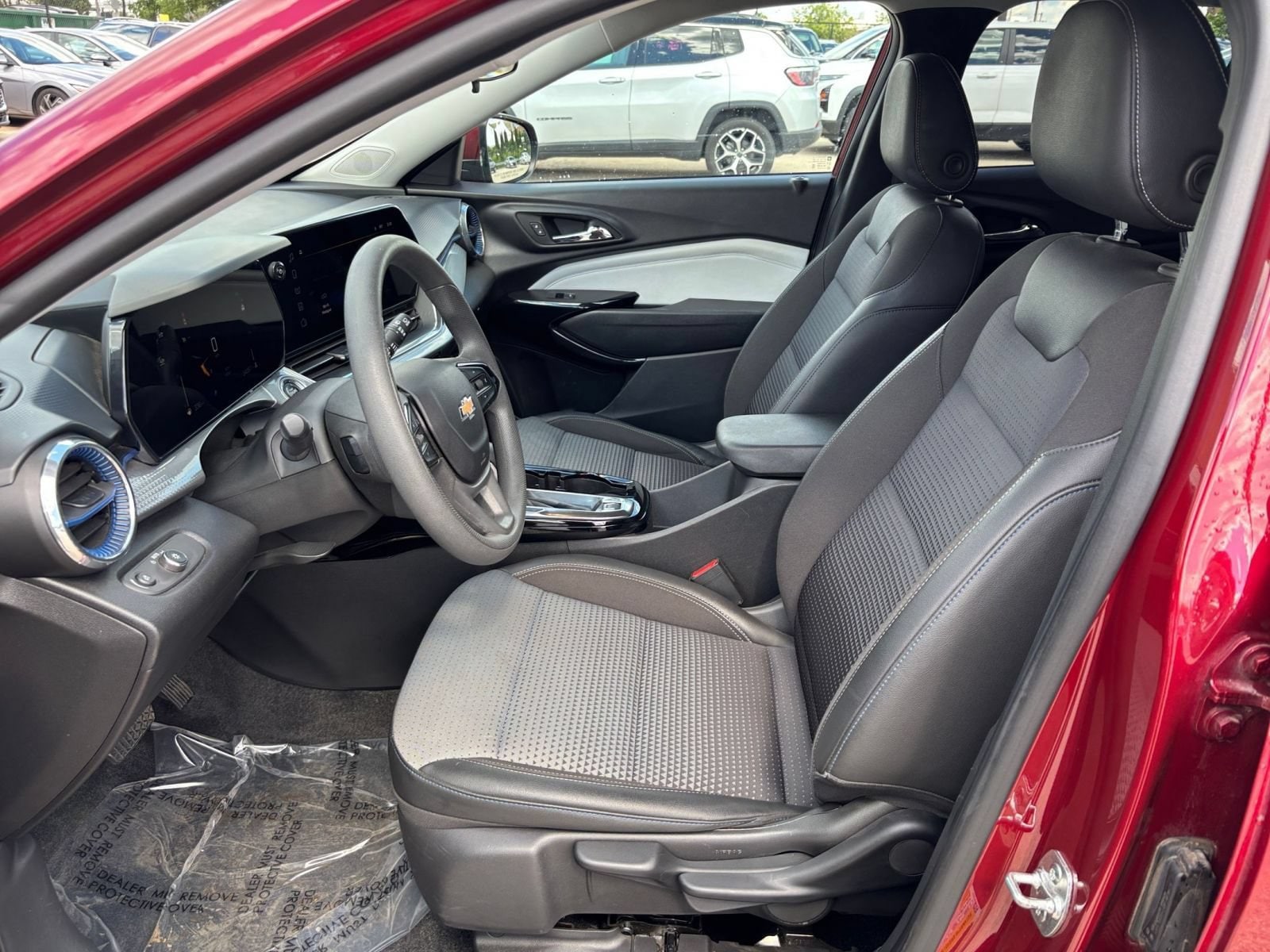 2025 Chevrolet Trax LT - Photo 25