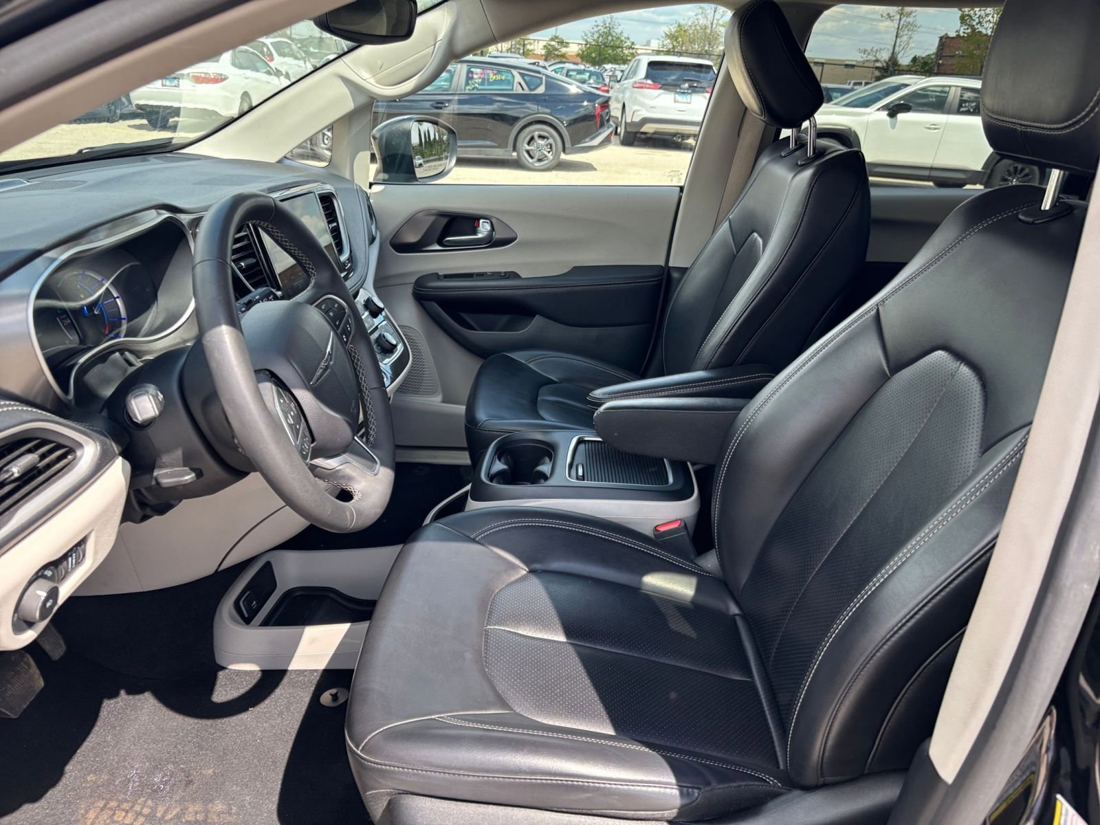 Thumbnail: 2023 Chrysler Pacifica - 29