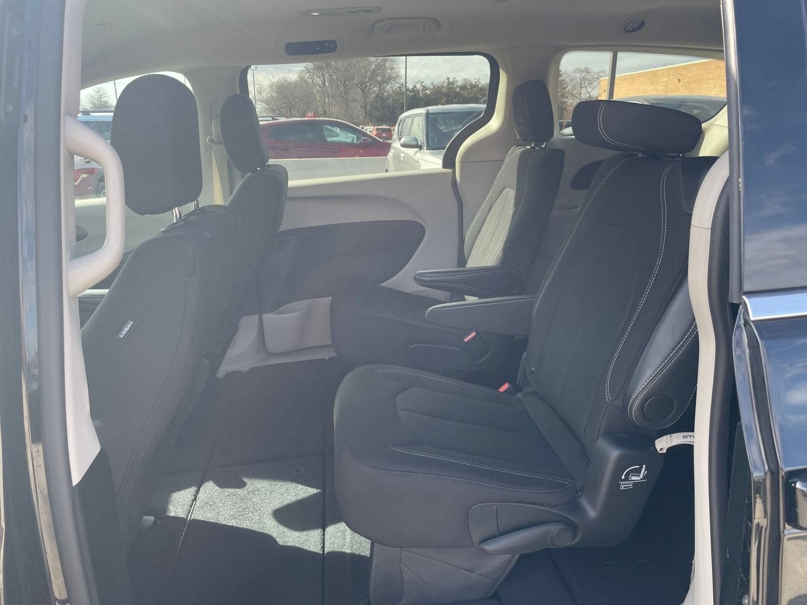 Thumbnail: 2024 Chrysler Voyager - 28
